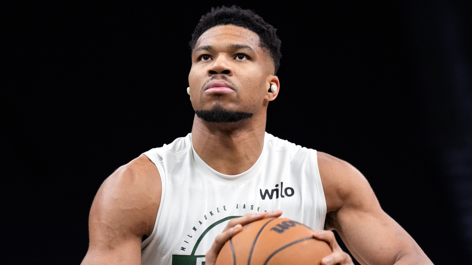 https://www.yardbarker.com/media/6/3/63343118c7f480bda9aa04a62552fadb9e727164/thumb_16x9/antetokounmpo-makes-feelings-on-future-clear.jpg?v=1