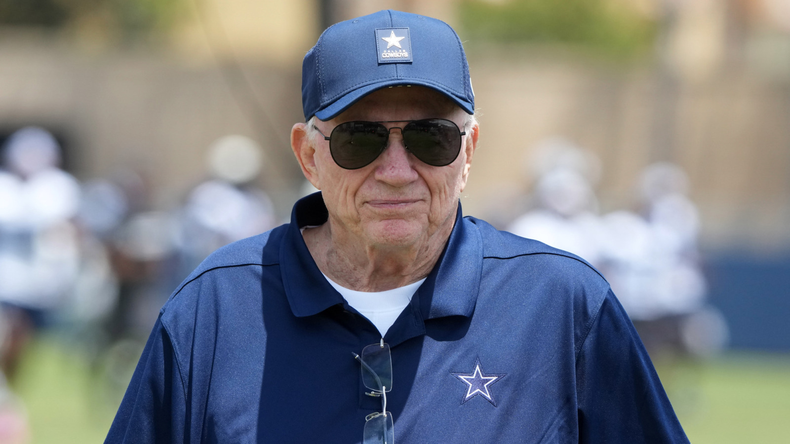 https://www.yardbarker.com/media/6/3/635ad11c23307ffa09a7912df1c1acbb1039546c/thumb_16x9/jerry-jones-drops-cryptic-quote-cowboys-win-over.jpg?v=1