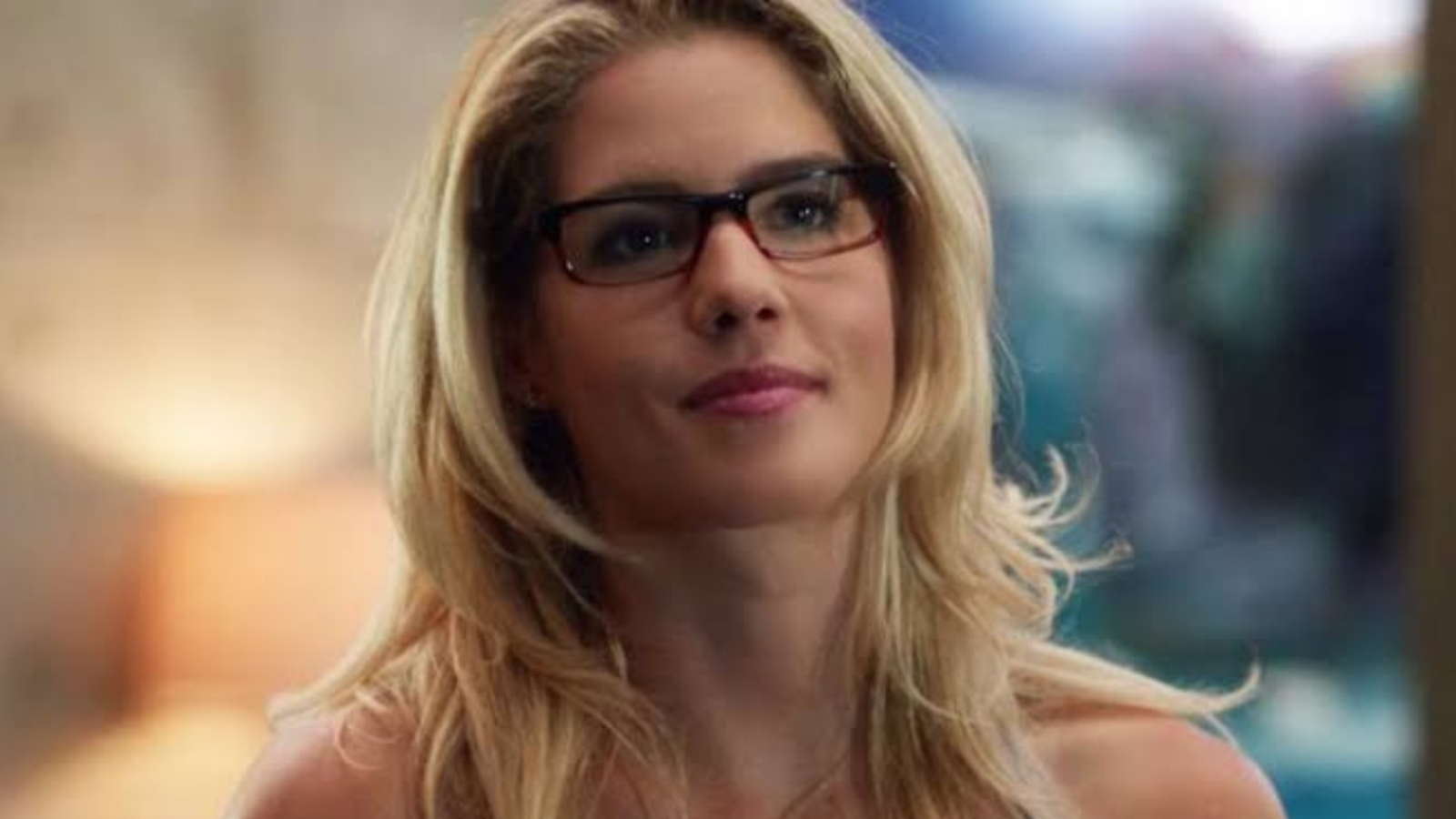 Felicity Arrow Cast Member The Transformation Of Emily Bett Rickards