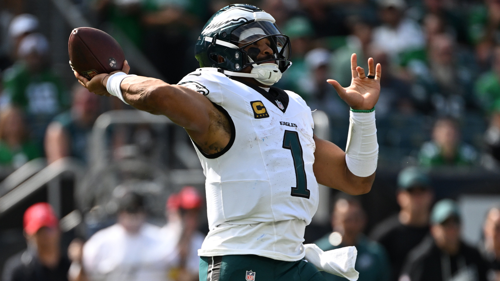 https://www.yardbarker.com/media/6/3/63d2bf760d67af524f27a402397da041310e9787/thumb_16x9/boring-offense-future-hof-rips-3-0-eagles.jpg