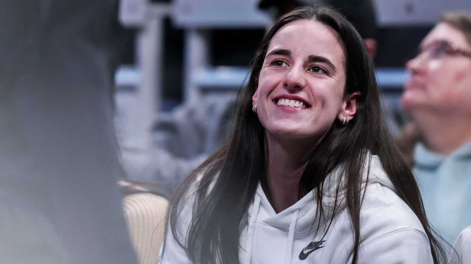 https://www.yardbarker.com/media/6/3/63dbdb76a303b007b7208f1d9380511e3c41a605/thumb_16x9/indiana-fever-guard-caitlin-clark-22-smiles.jpg?v=1