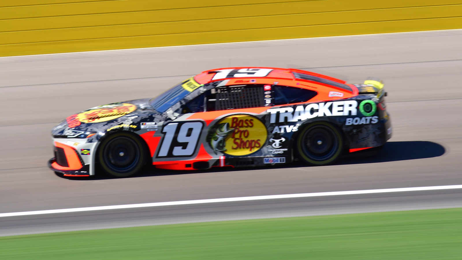 https://www.yardbarker.com/media/6/3/63fc94784e82906ecac6debed2a71237b1b524a6/thumb_16x9/nascar-south-point-400-takeaways-chase-briscoe.jpg?v=1