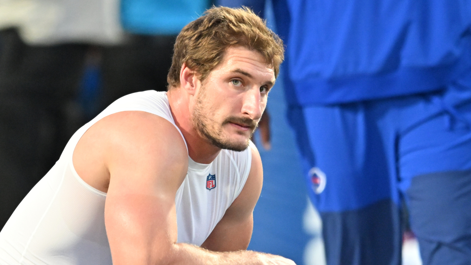 https://www.yardbarker.com/media/6/4/640e4784bda4281adb0eeb62d1509341e9f7b7e5/thumb_16x9/3-big-name-nfl-free-agents-signed-week-1-injuries.jpg?v=1