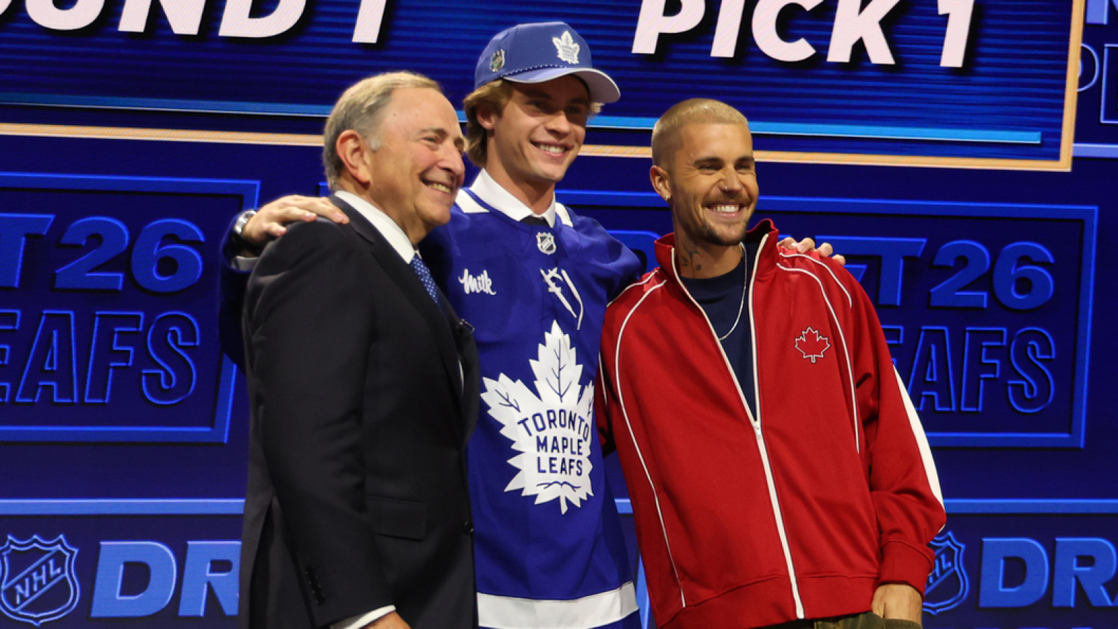 https://www.yardbarker.com/media/6/4/648acf64cfbfdbea8b1bb4e212d6433fcdfba5c7/thumb_16x9/maple-leafs-right-choice-taking-gavin-mckenna-1.jpg?v=1