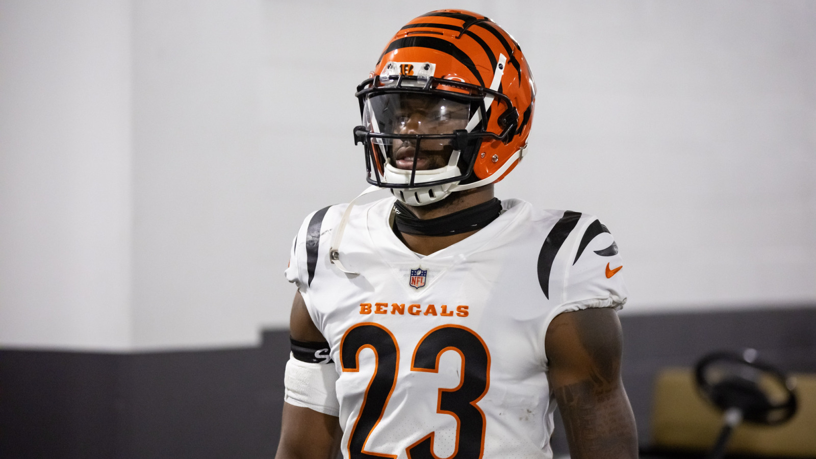 https://www.yardbarker.com/media/6/4/649fdb93e80d100180ecc932001c69180cb1ed49/thumb_16x9/bengals-exercise-former-first-round-picks-fifth.jpg?v=1