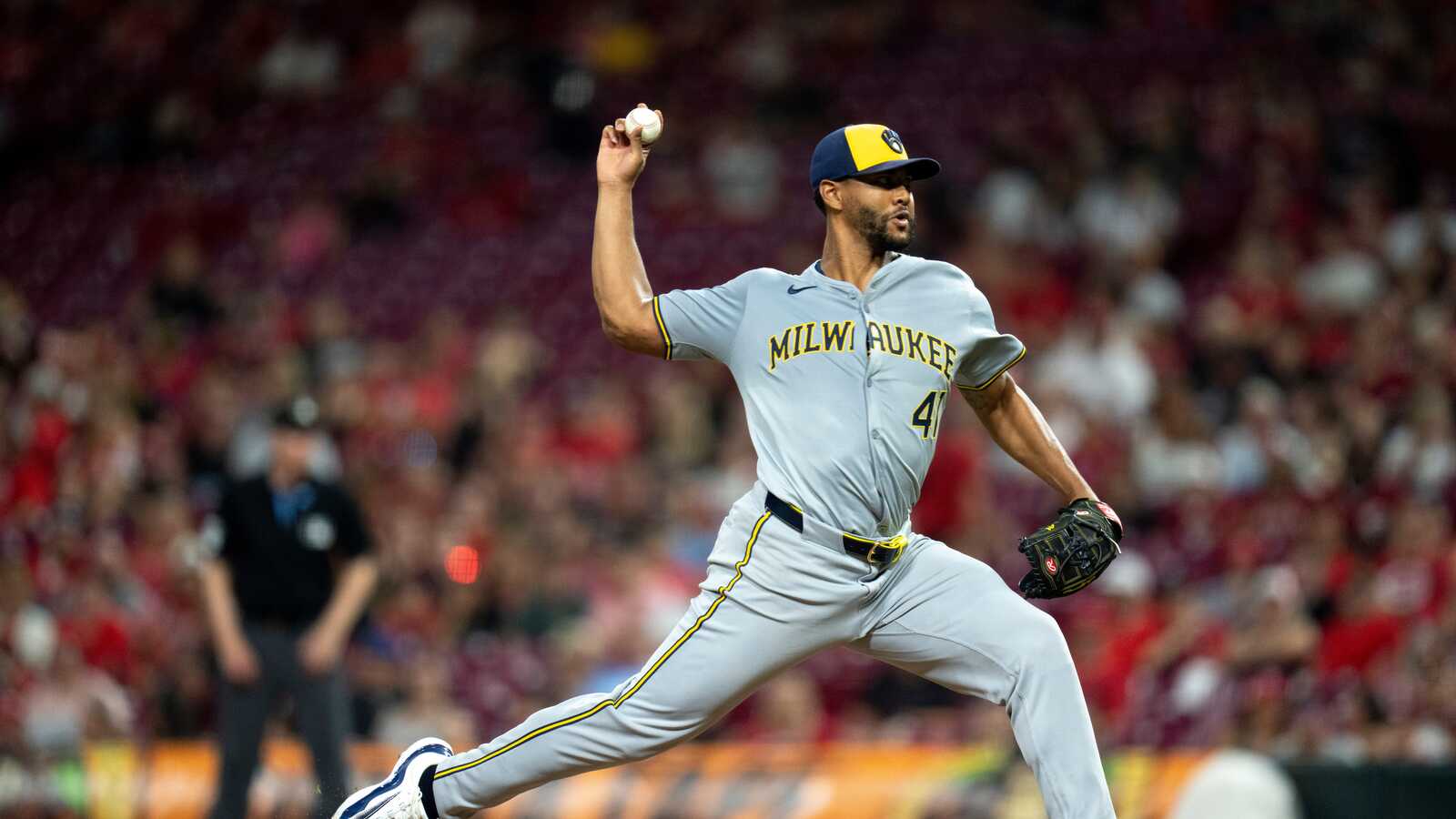 Former Nationals champion pitcher signs with division rival in free ...