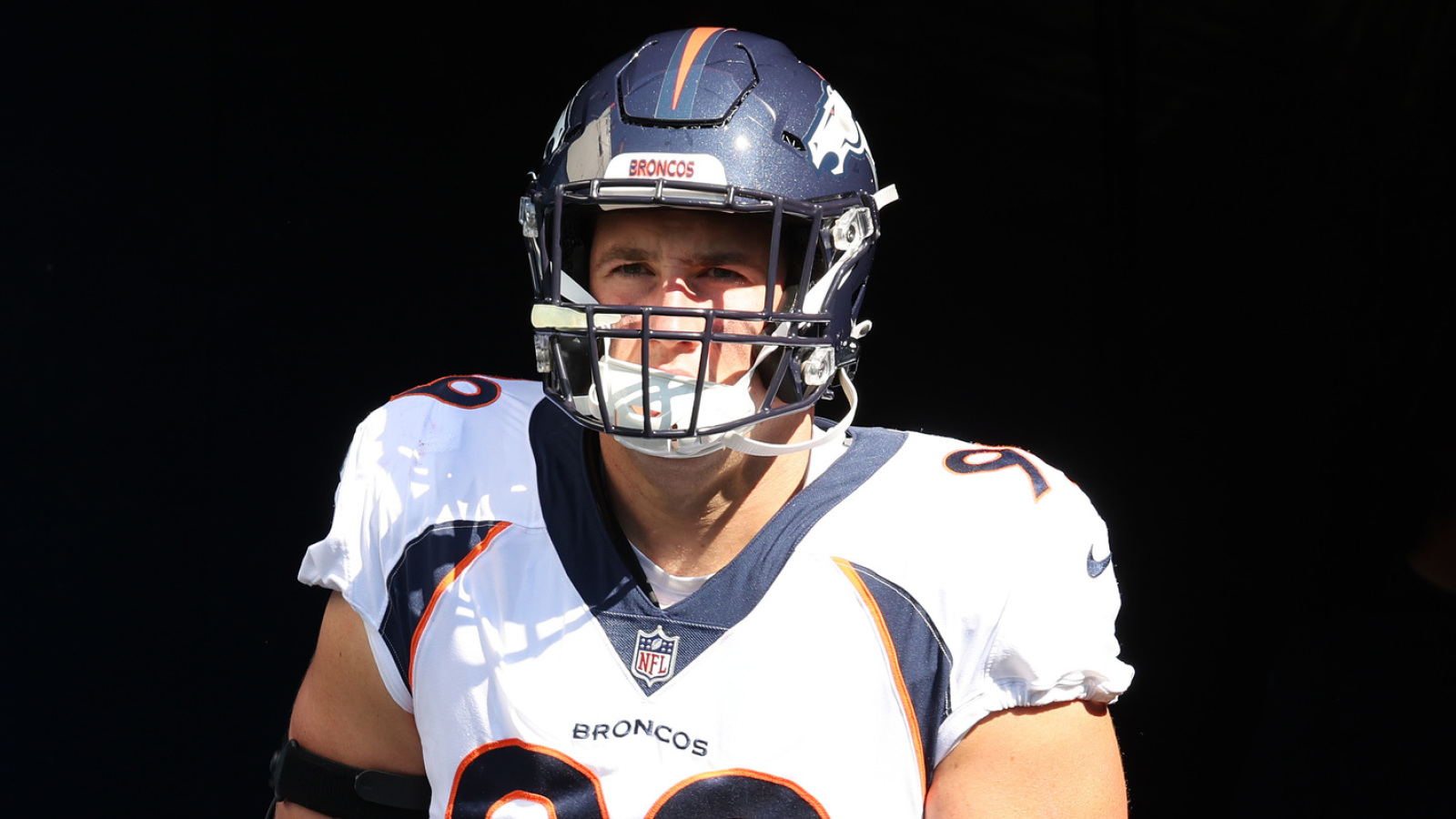 https://www.yardbarker.com/media/6/5/658fa39c3ac8443f1d74a113c42eaf6fa93c41bc/thumb_16x9/broncos-work-done-extending-standout-de-zach-allen.jpg?v=1