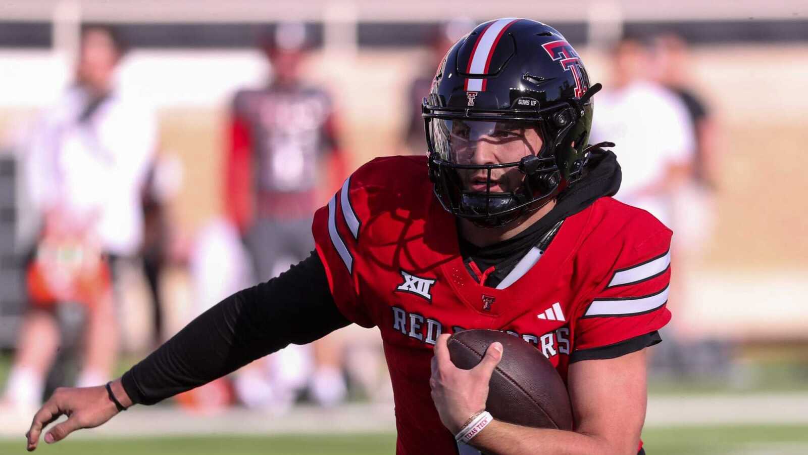 https://www.yardbarker.com/media/6/5/6598930f626ddf7da7ba8e8659b5ac8e5520bed2/thumb_16x9/brendan-sorsby-runs-ball-during-texas-tech.jpg?v=1