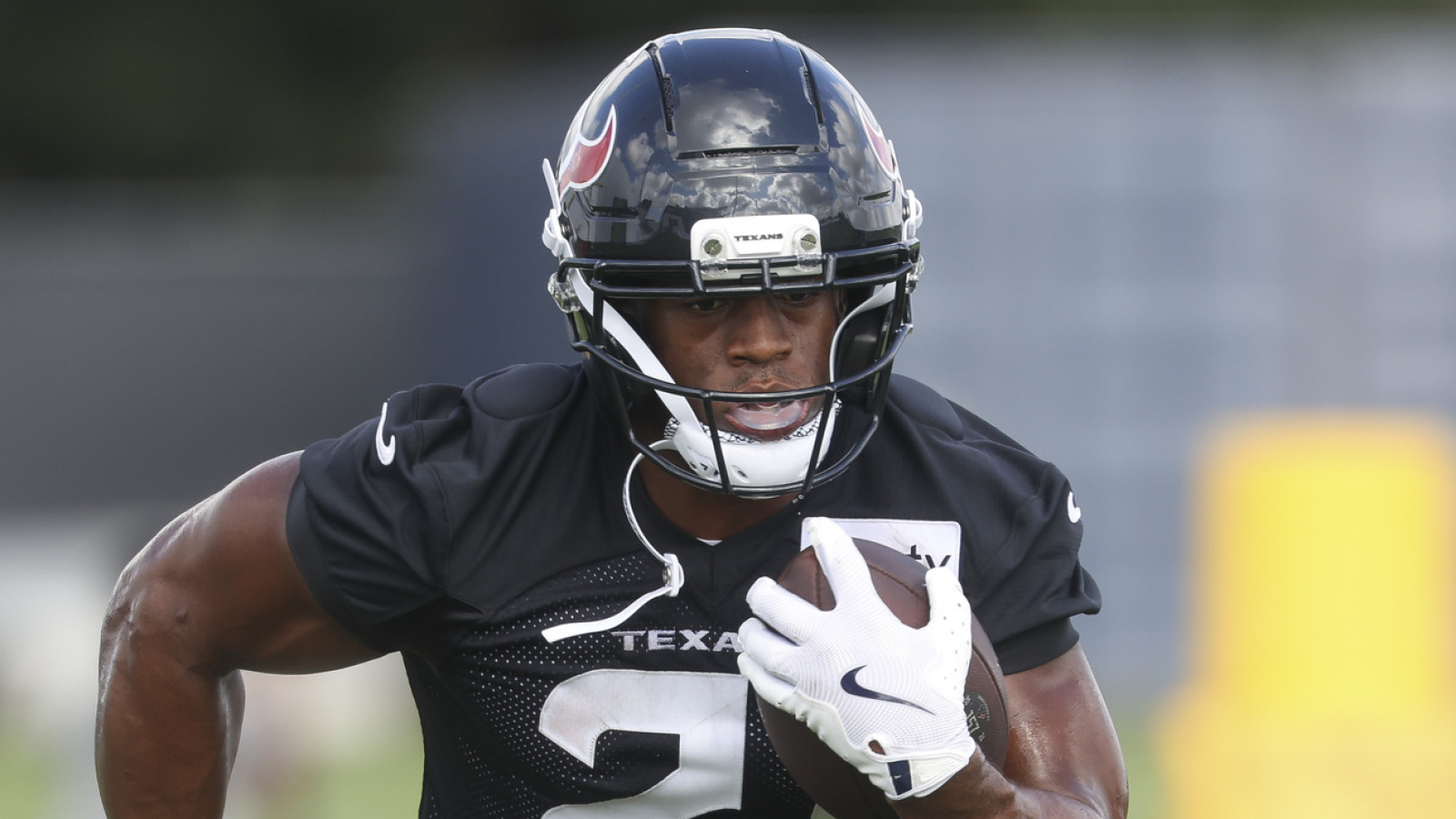 https://www.yardbarker.com/media/6/5/65c84e9b089980d1acda4ca2b48b748c2199a3a2/thumb_16x9/pleased-nick-chubb-return-action-latest-injury.jpg?v=1