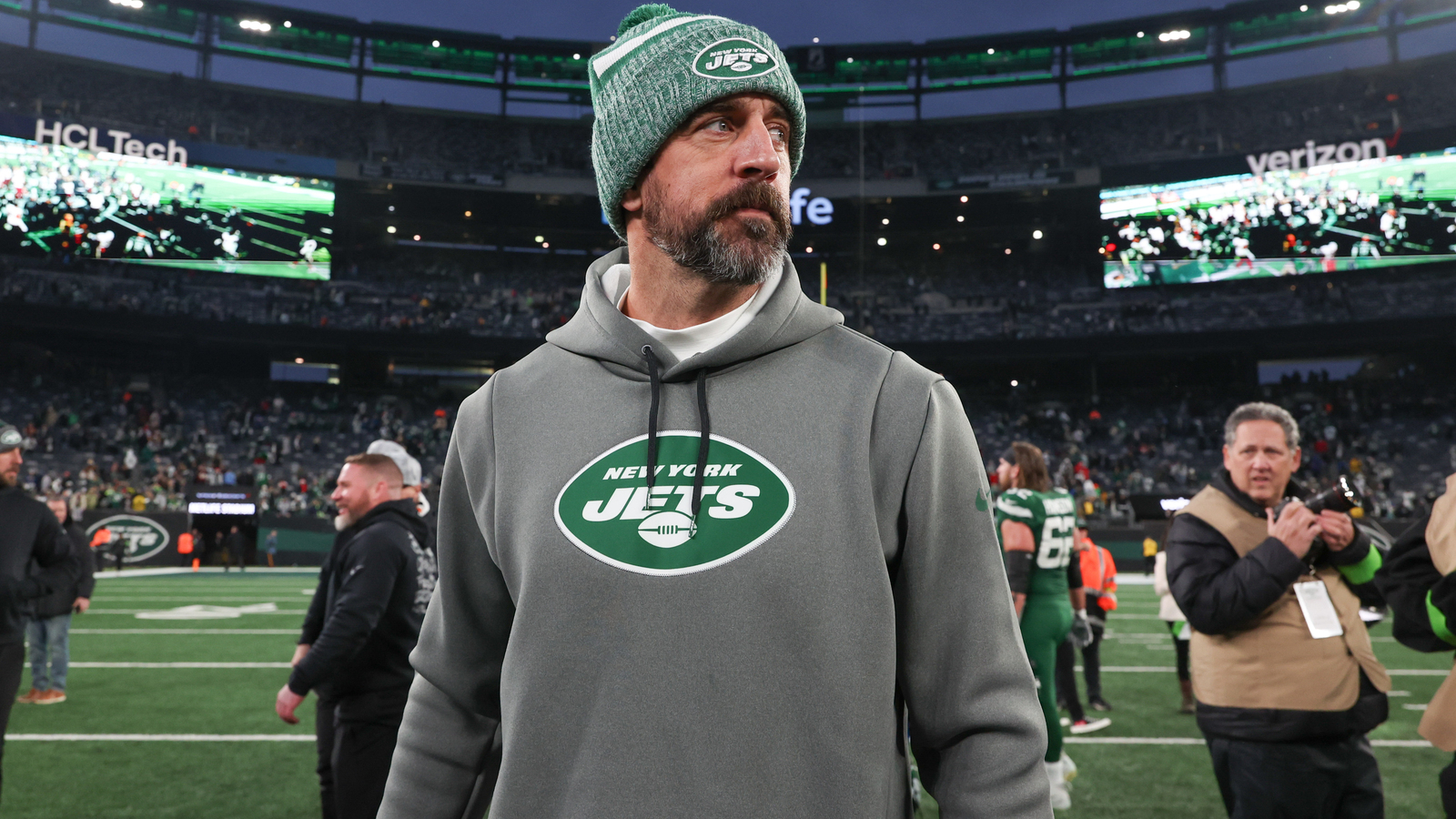 Aaron Rodgers shares subtle reaction to Jets’ facing unnecessary heat