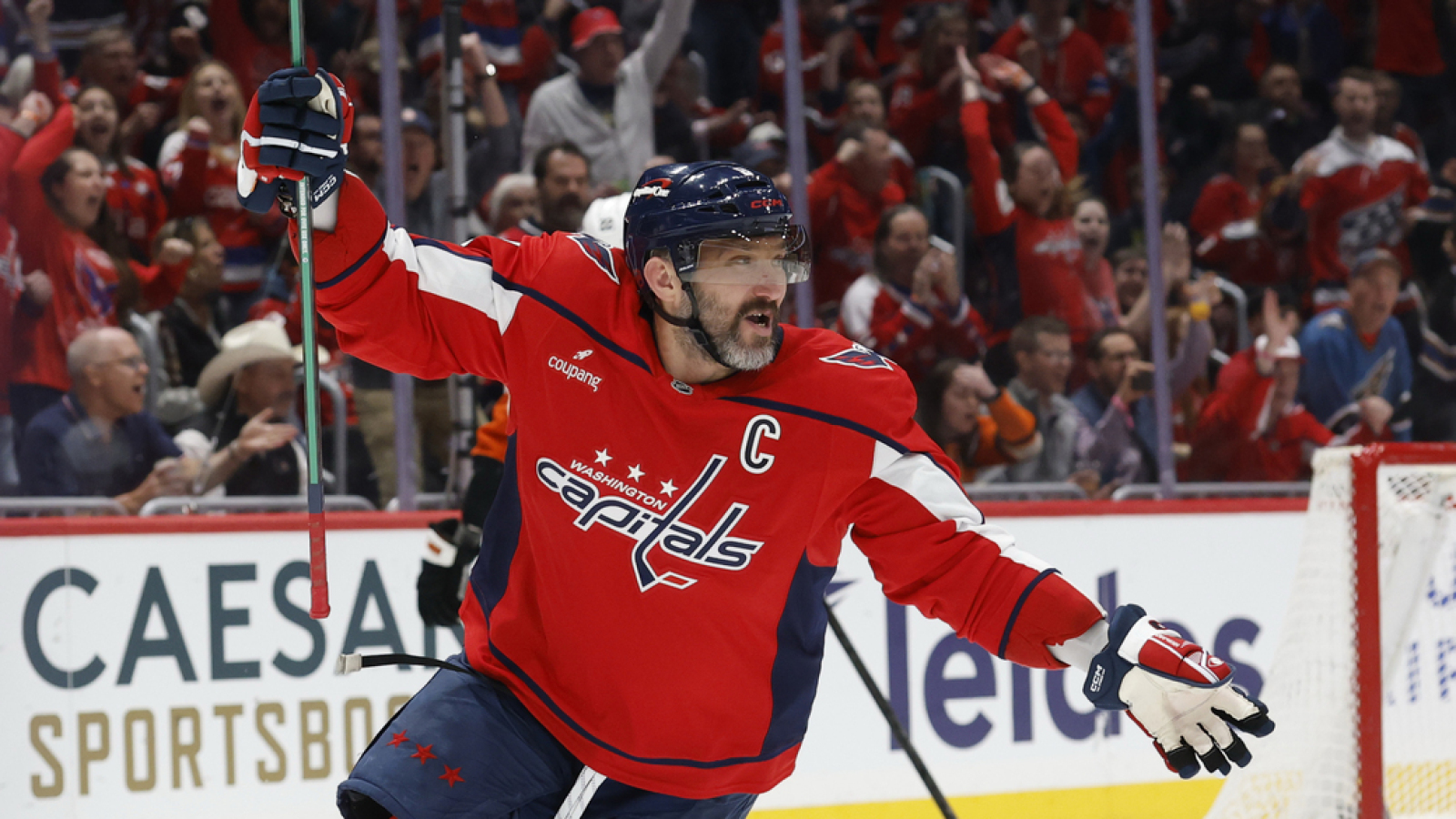 https://www.yardbarker.com/media/6/6/660e228aa12f6d4565ee7b6218f3f2d71482ba21/thumb_16x9/capitals-alex-ovechkin-makes-nhl-history-another.jpg?v=1