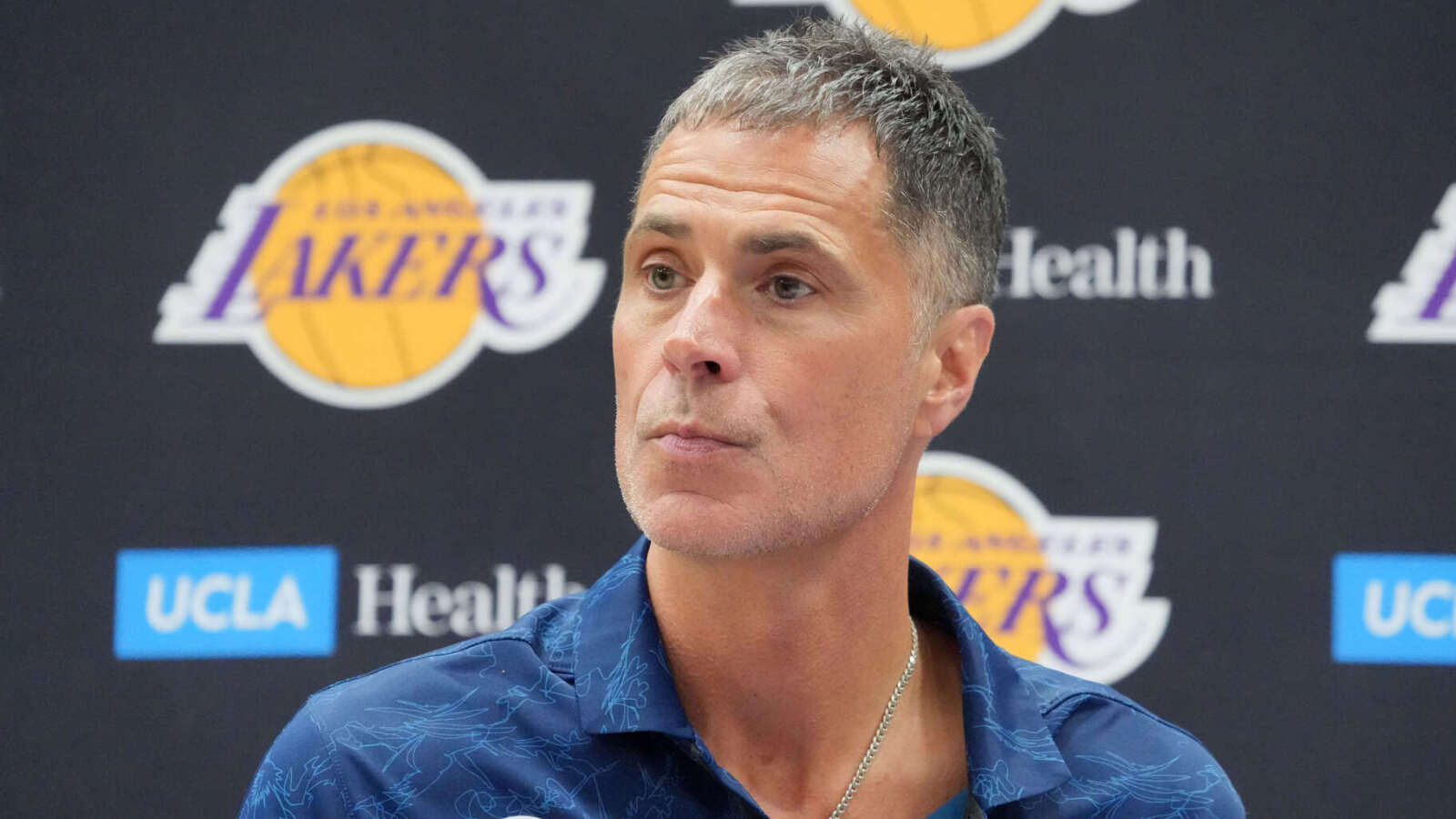 https://www.yardbarker.com/media/6/6/665f84e06101a86291a8ec081e1db378212e9f54/thumb_16x9/lakers-gm-kneecapped-himself-free-agency-gambit.jpg?v=1