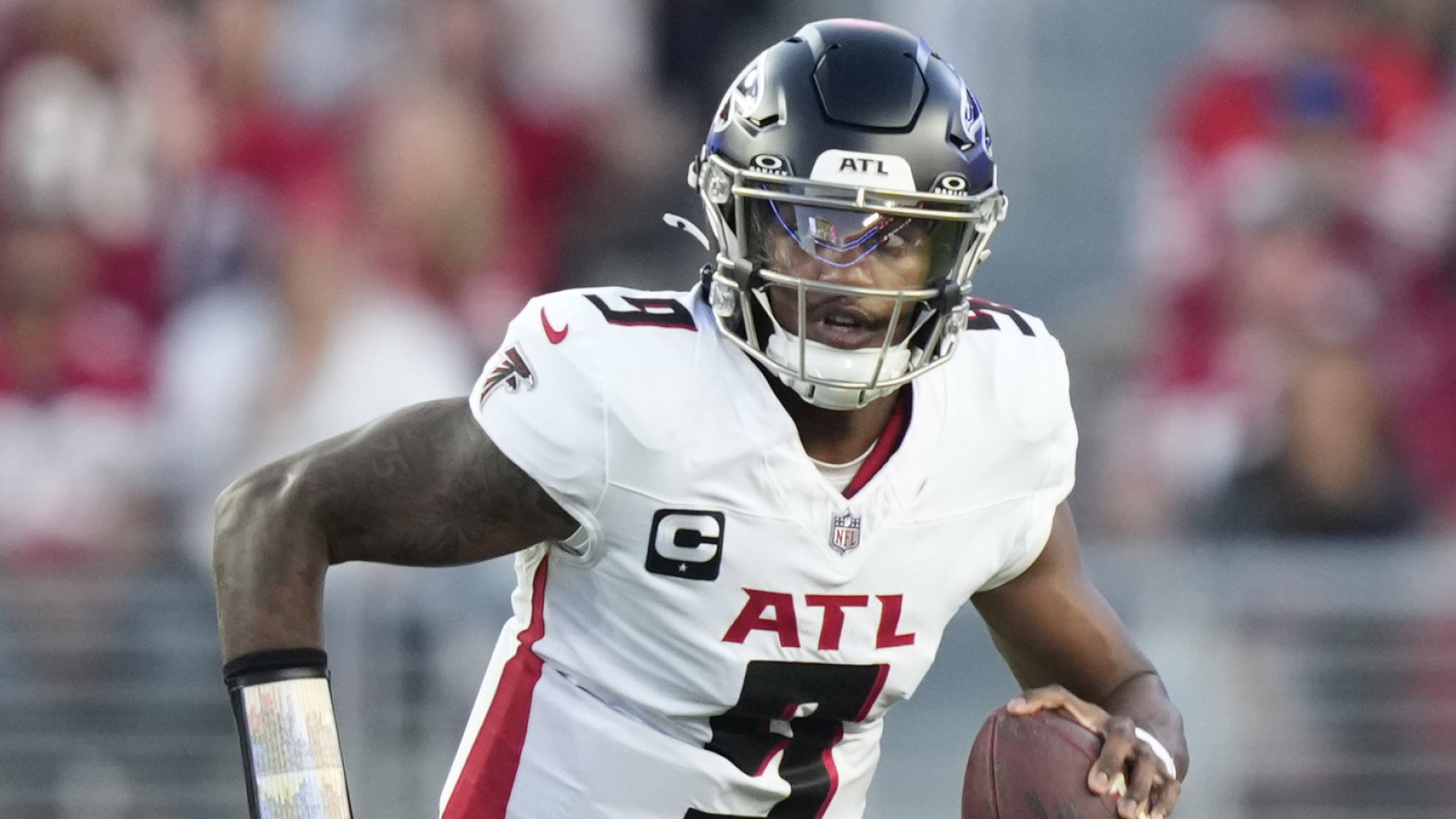 https://www.yardbarker.com/media/6/6/666f3dedec3cfd21c8d556bcb91185d3575b965f/thumb_16x9/falcons-qb-michael-penix-jrs-road-woes-concerning.jpg?v=1