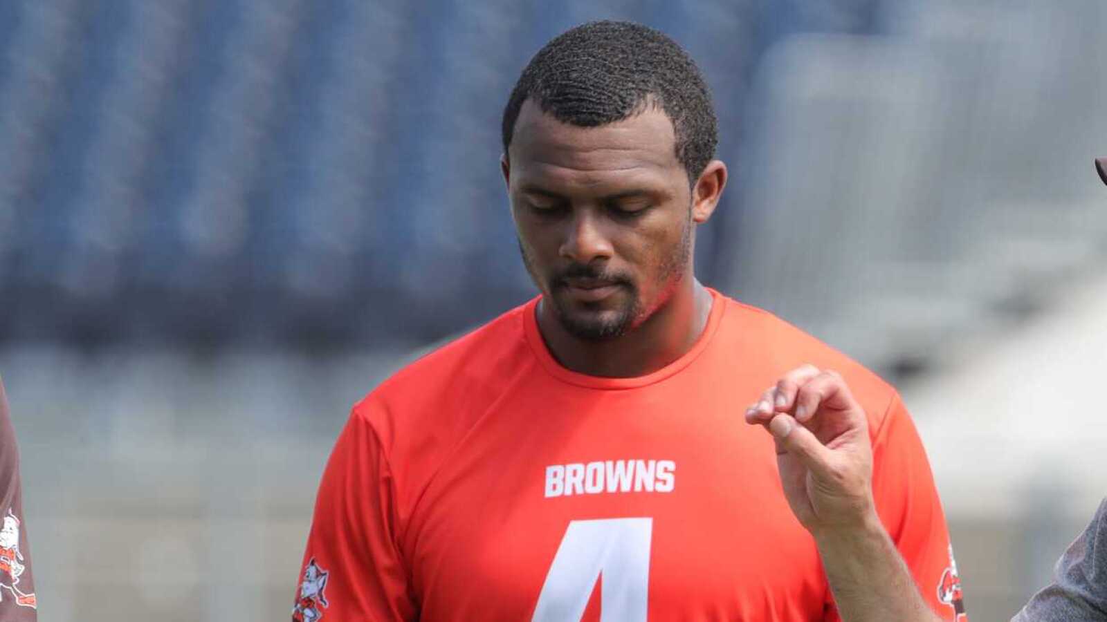https://www.yardbarker.com/media/6/6/66754c5b1c302d5563ae146ee7941e99d32ba2df/thumb_16x9/browns-qb-likely-headed-reservepup-list-longshot.jpg?v=1