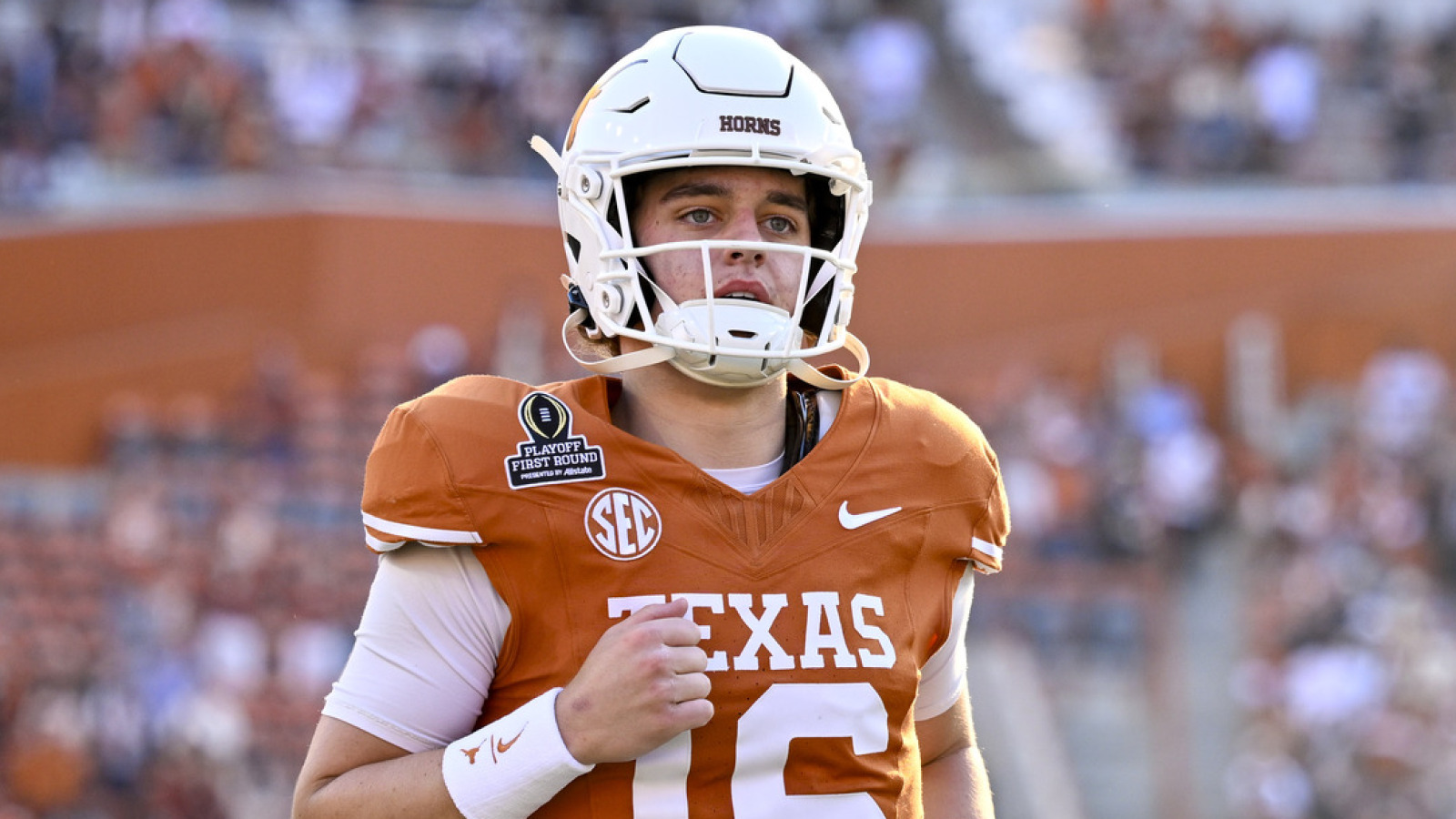 https://www.yardbarker.com/media/6/6/667a786968f31127b691f6af89fa70bc482715f3/thumb_16x9/former-alabama-star-questions-jordan-rodgers-arch.jpg?v=2