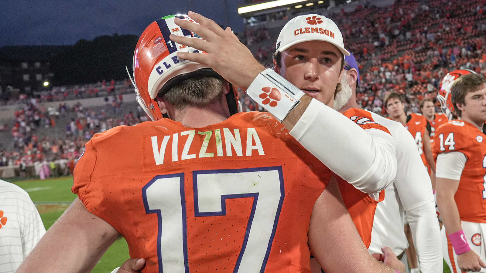 https://www.yardbarker.com/media/6/7/674aaee191c9126c818a0c1be12d6711e802a326/thumb_16x9/clemson-struggle-even-bowl-game-smu-loss.jpg?v=1