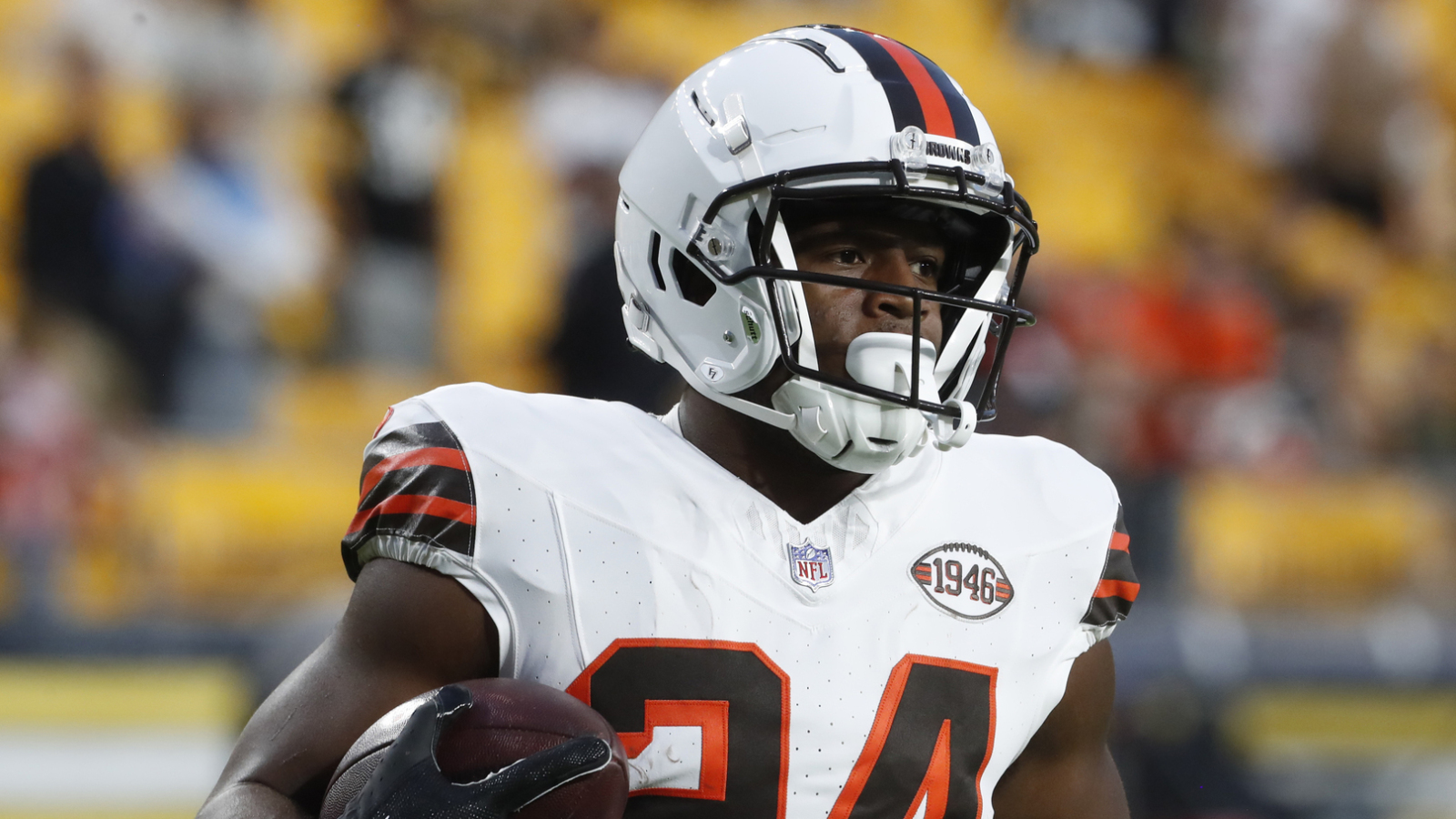 https://www.yardbarker.com/media/6/7/677c37a14701641d4e9f1898ed2d63d3a1c29cbb/thumb_16x9/nick-chubb-reportedly-closing-on-deal-afc.jpg?v=2