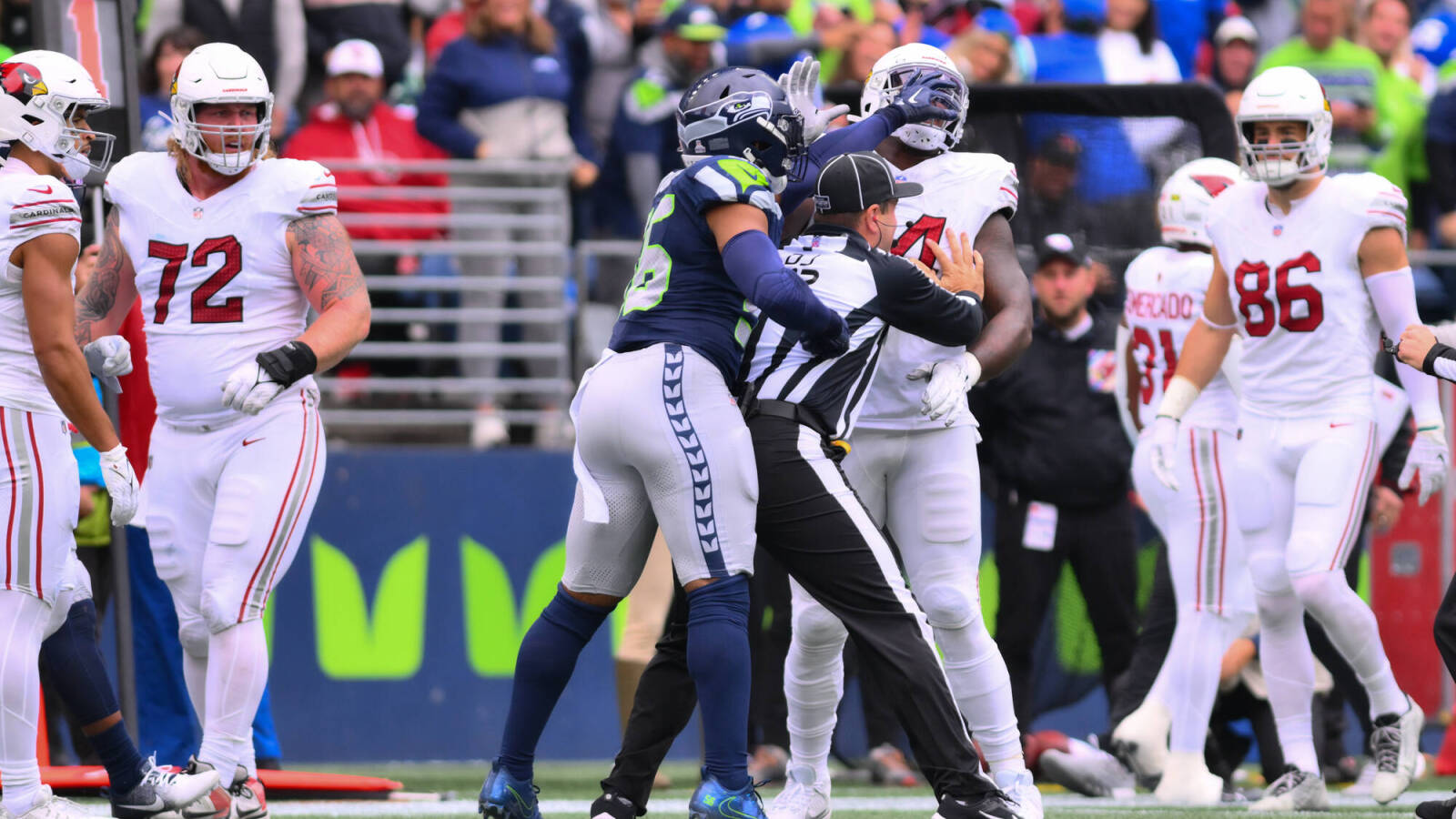 DJ Humphries ejected vs. Seahawks after making contact with official