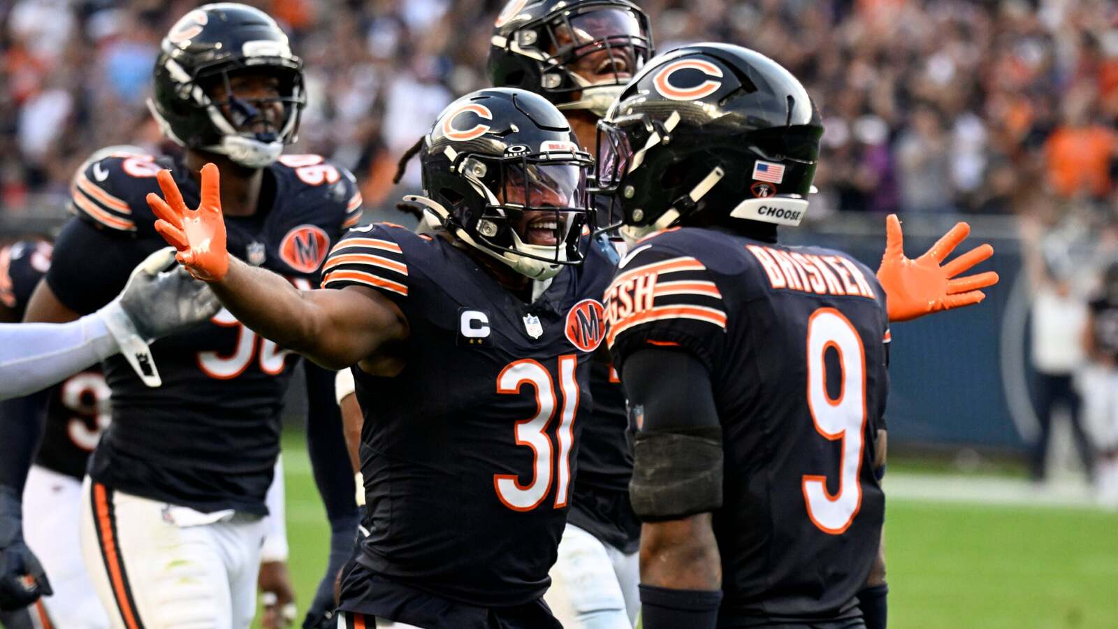 Dillon Thieneman gives Chicago’s new safety duo a huge advantage that Bears DC Dennis Allen didn’t have in 2025