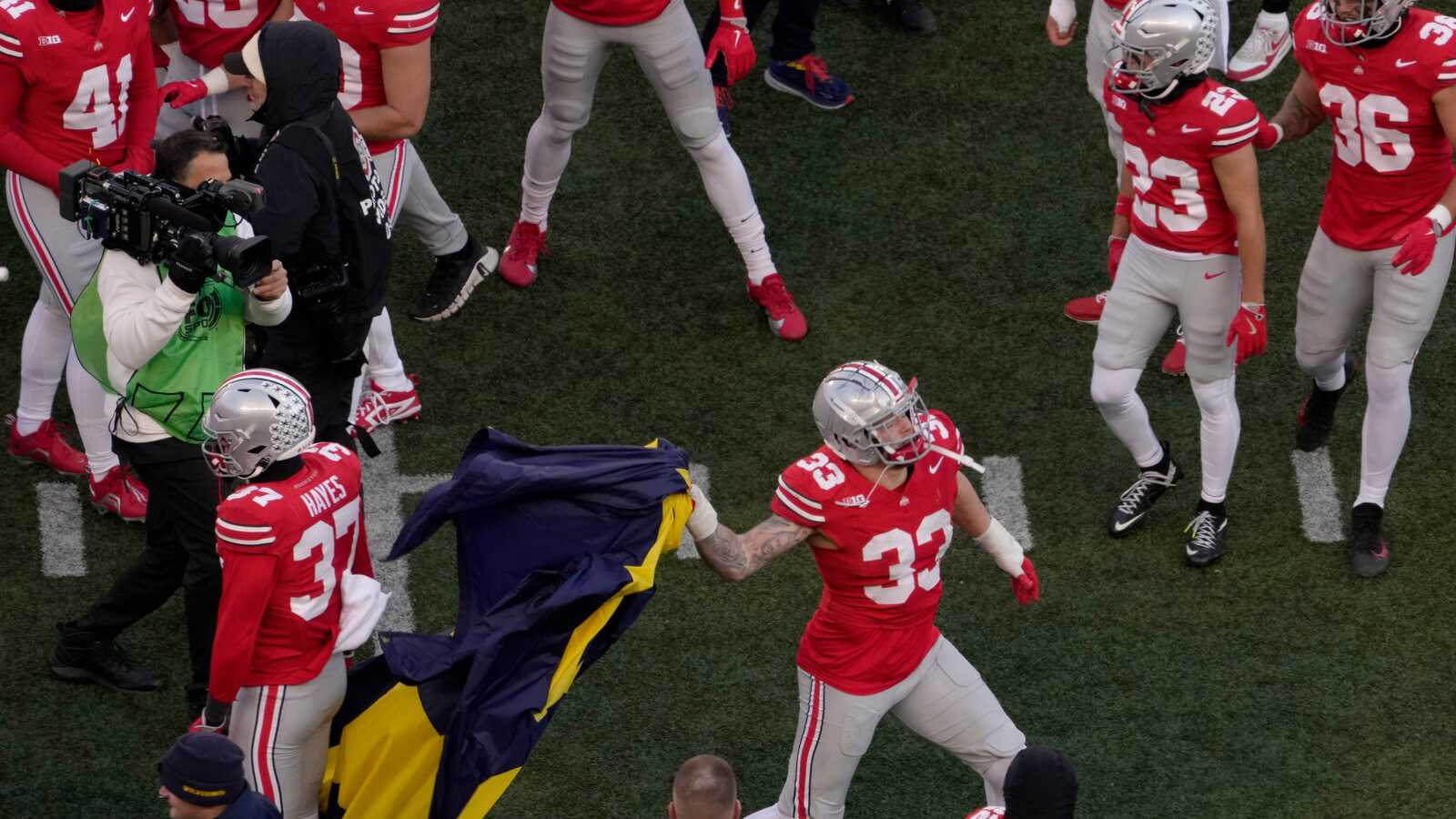 Watch: Jack Sawyer rips Michigan flag off pole amid postgame chaos ...