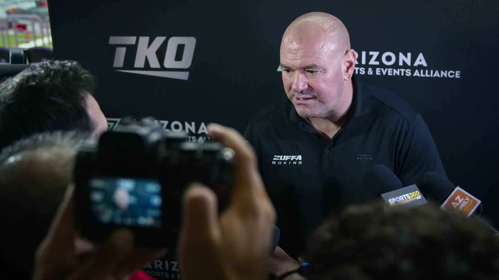 ג'רמיה וולס מנצח בקרב UFC 330 ומרים ידיים