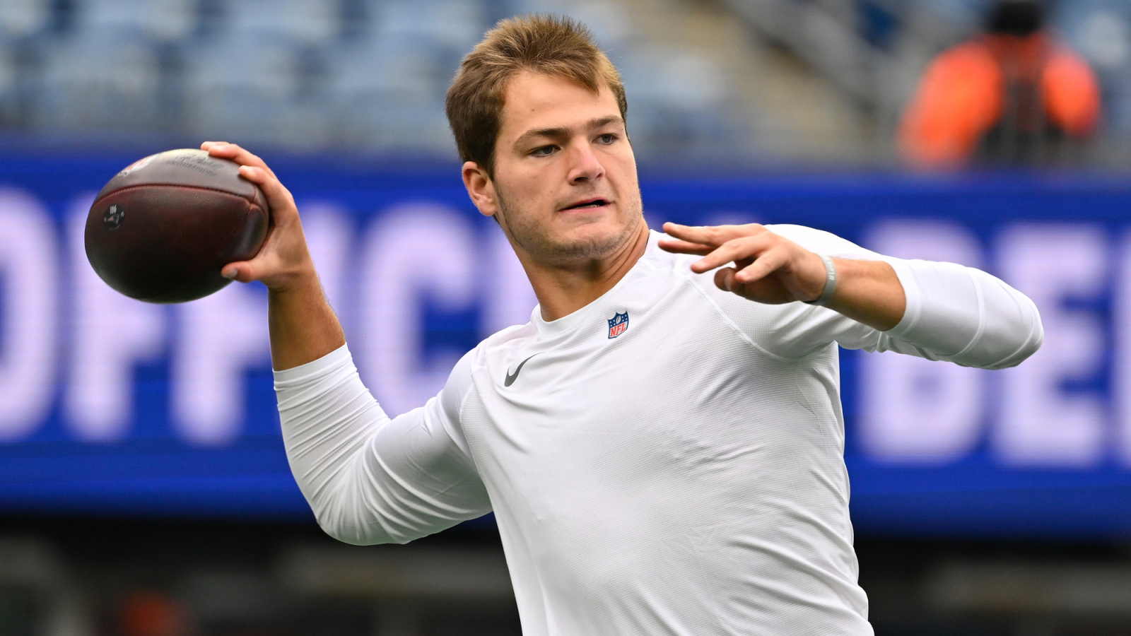 https://www.yardbarker.com/media/6/9/691f7dd1e041b123c793a48e61395d3ac7526e81/thumb_16x9/pats-qb-mayes-early-struggles-continue-awful.jpg?v=1
