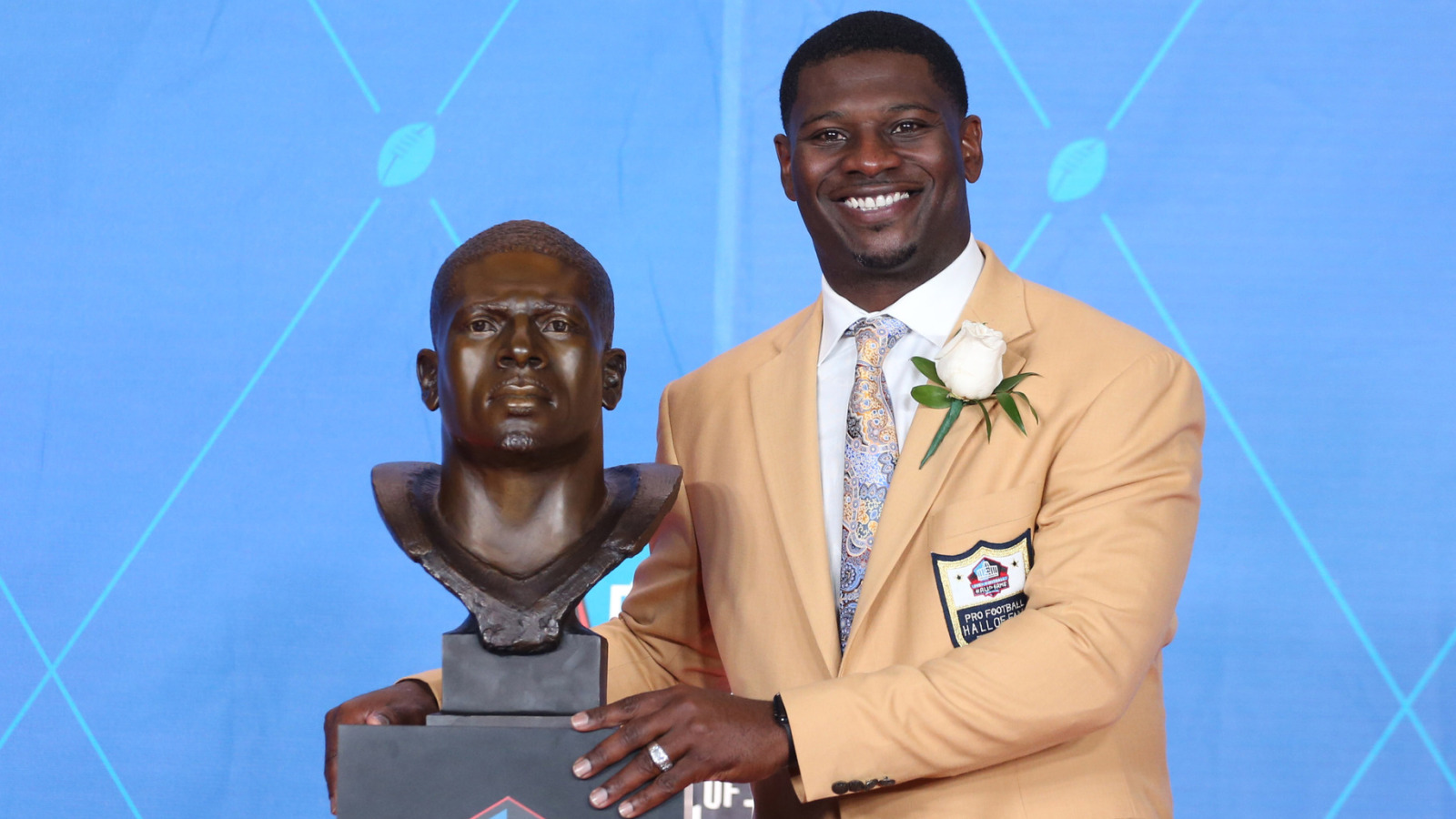https://www.yardbarker.com/media/6/9/69438dd29897b4d6bdb99189b7a21c40a94f54e7/thumb_16x9/rushing-yards-nfl-season-quiz.jpg?v=1