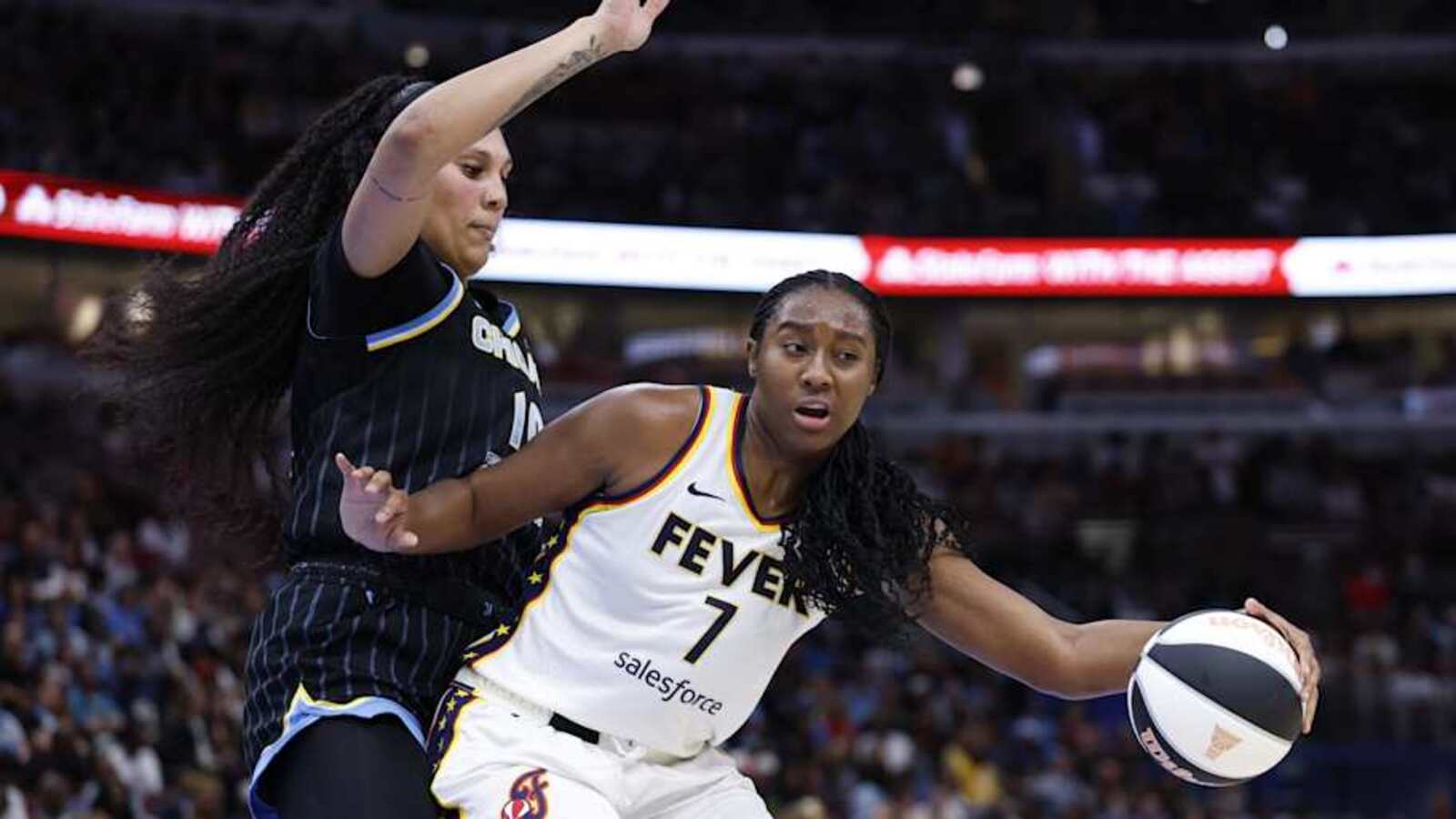 Indiana Fever Dominate Chicago Sky in One-Sided Rivalry Battle | Yardbarker