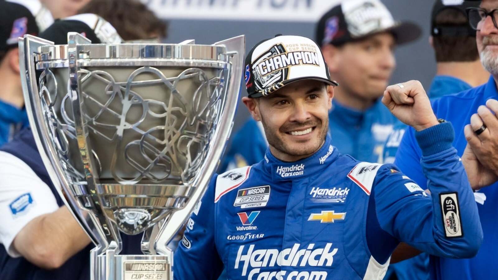 Kyle Larson looking to strengthen Chase lead at Phoenix