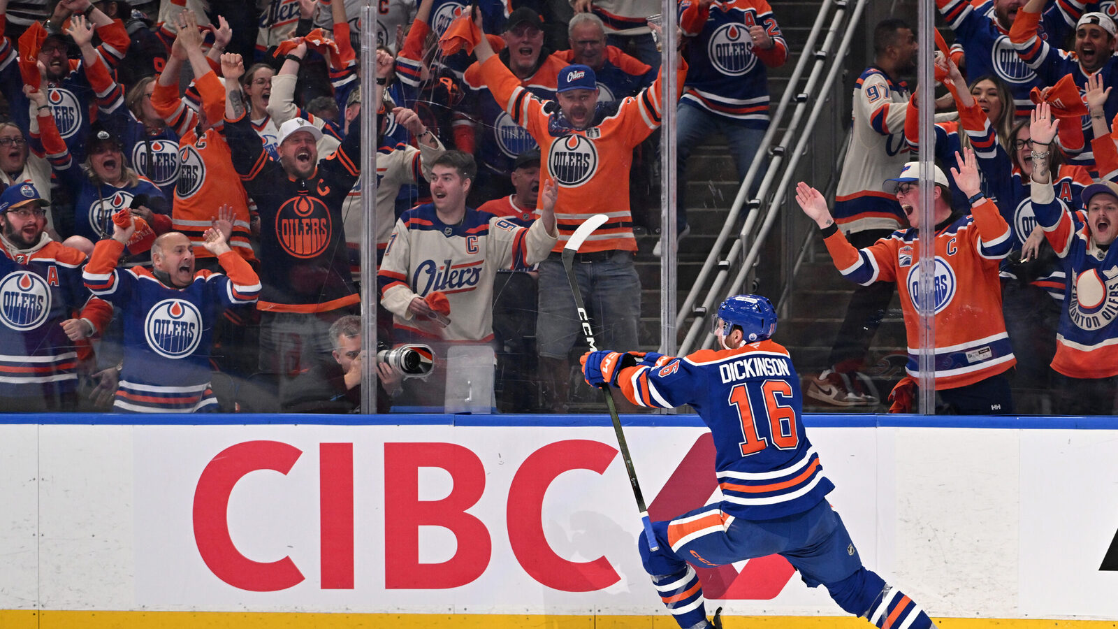 Dickinson vs. Laughton as Oilers third-line centre options