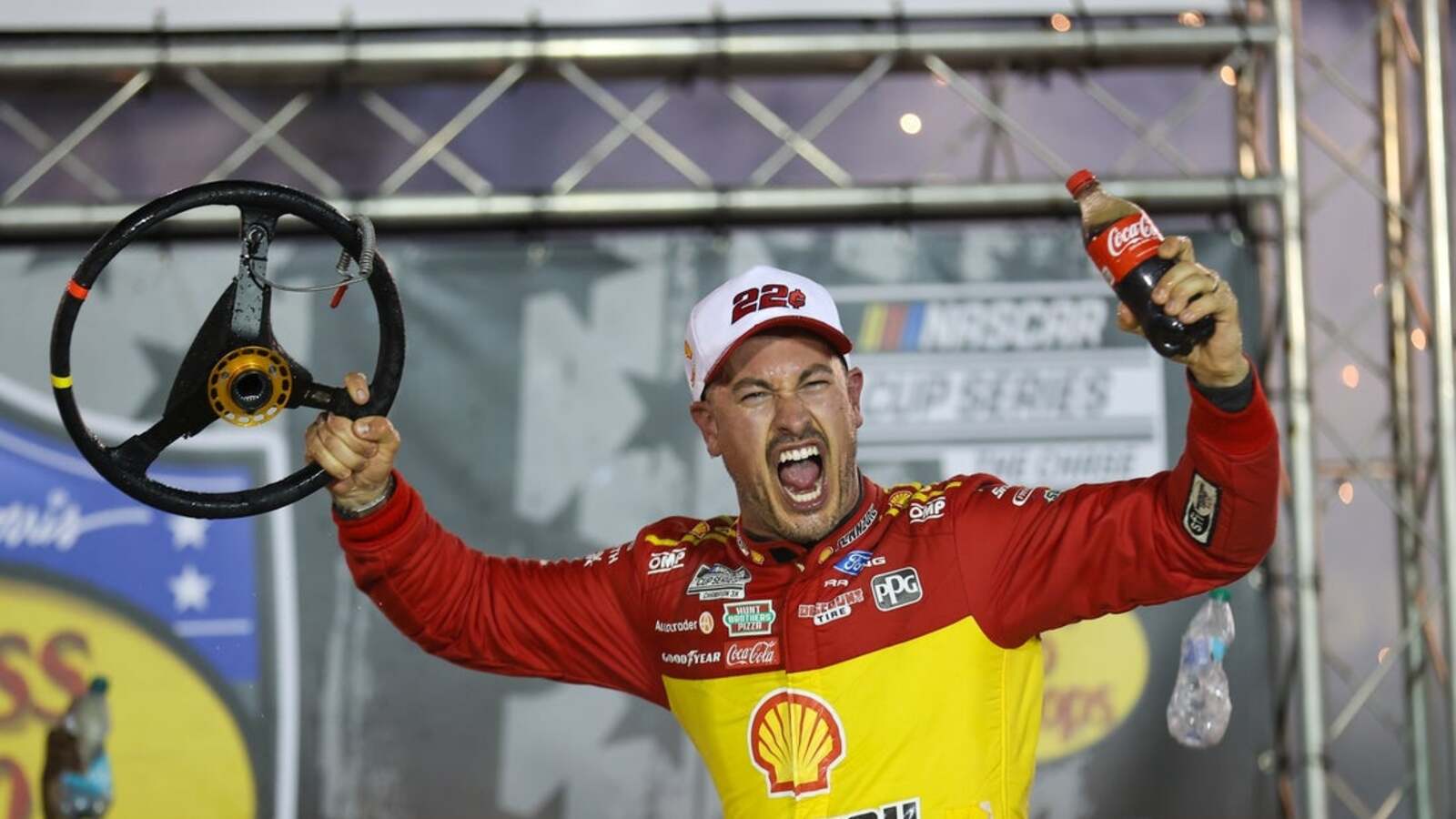 Joey Logano surges to Bristol victory in wild finish | Motors-Addict