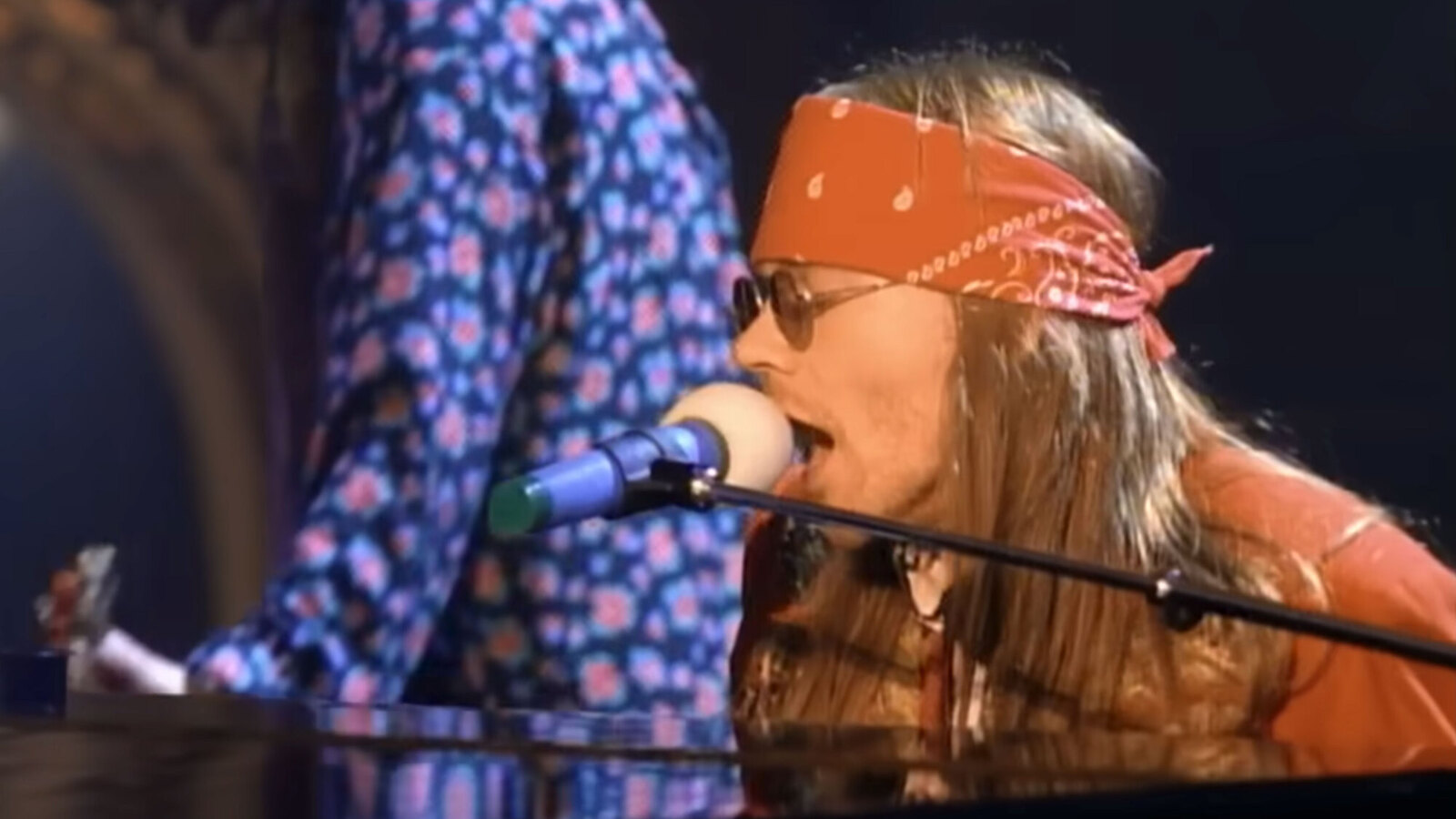 https://www.yardbarker.com/media/6/a/6a83920cdbcf54d2b213676e21a37f87ce3fd9c7/thumb_16x9/25-greatest-power-ballads-music-history.jpg
