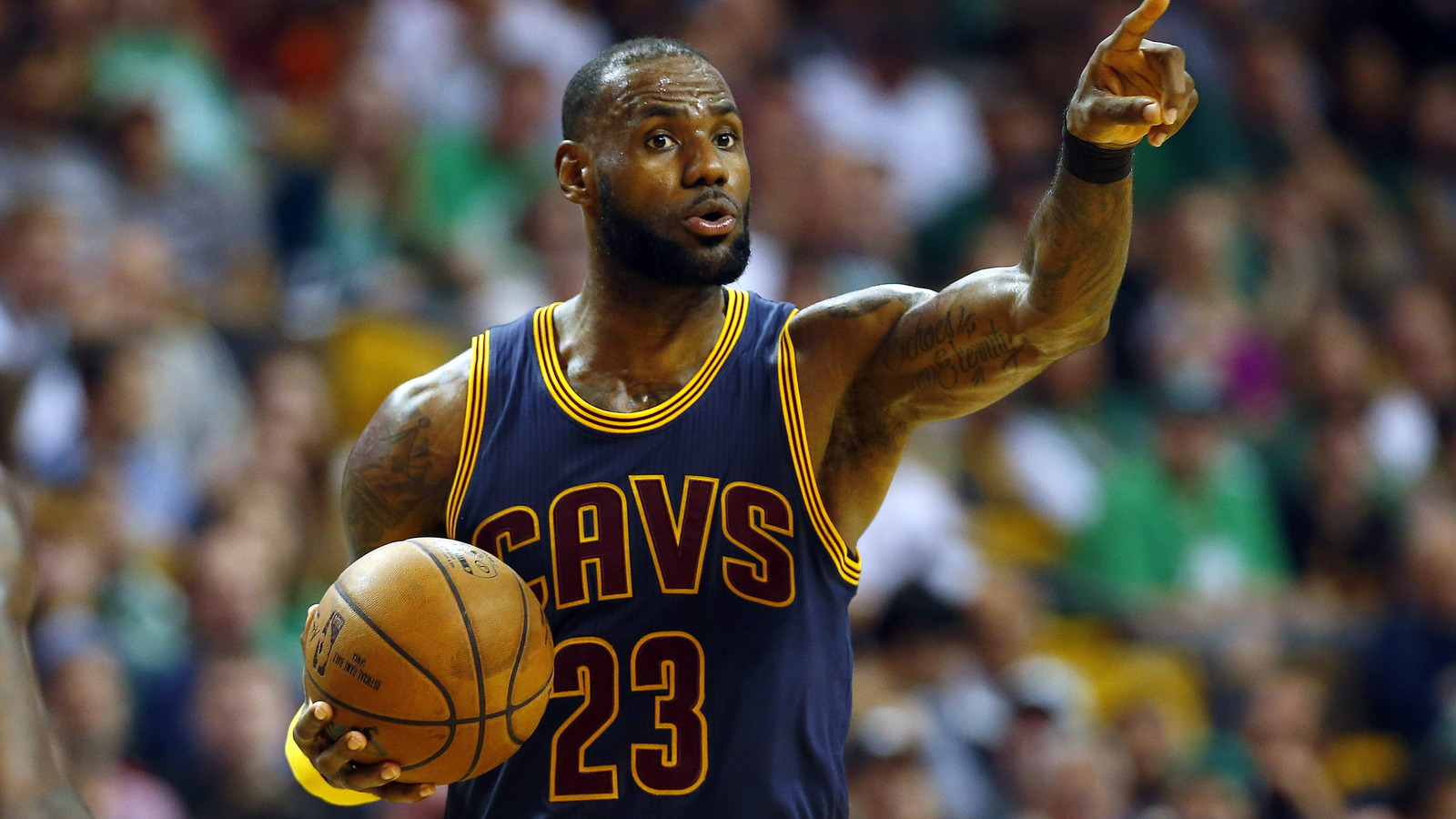 NBA Referee Hotline Bling: LeBron James dials up history | Yardbarker