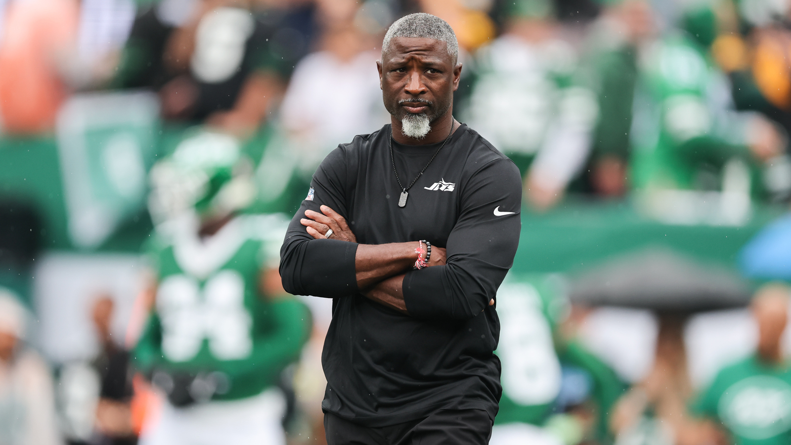 https://www.yardbarker.com/media/6/a/6aef85a4578847e5ea440a06f574920119c2f500/thumb_16x9/jets-hc-aaron-glenn-already-threatening-bench.jpg