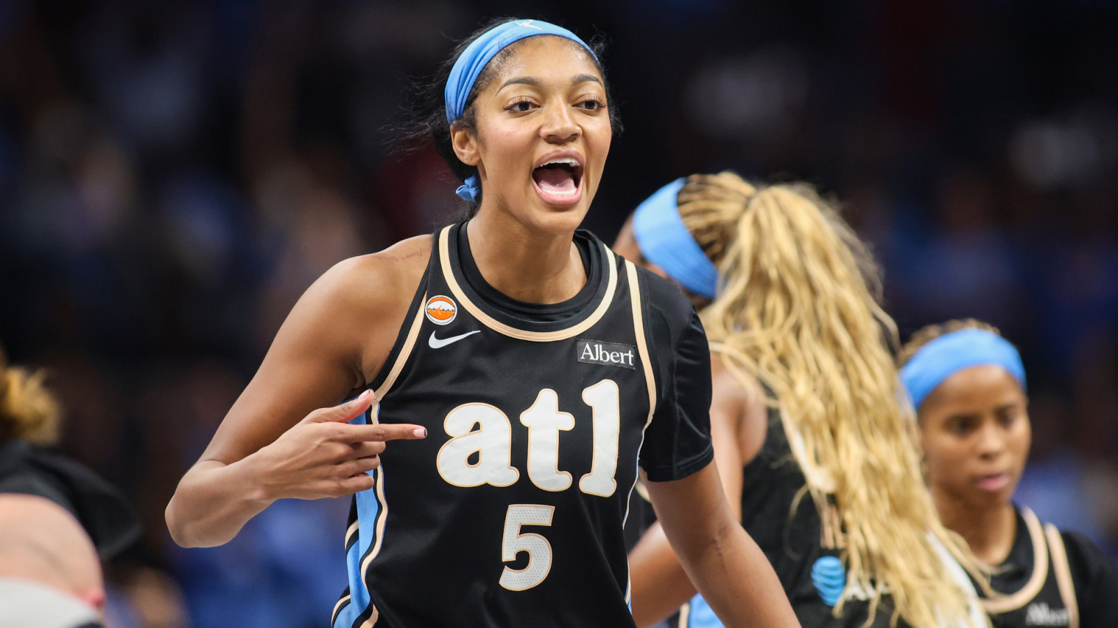 https://www.yardbarker.com/media/6/a/6af028cba3238f38893f02353388d9105b594531/thumb_16x9/wnba-announces-huge-angel-reese-news-dream-sweep.jpg?v=1