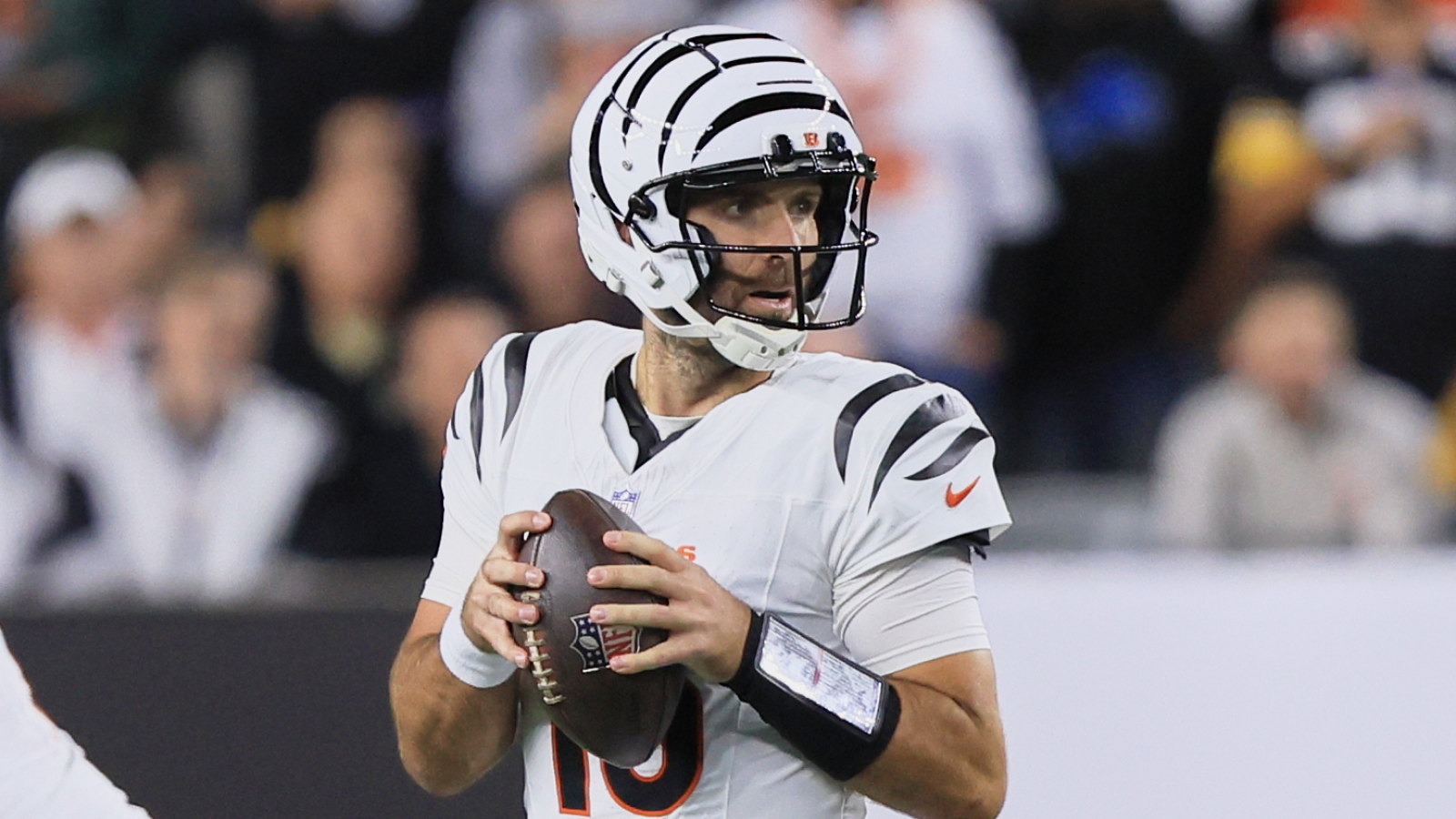 https://www.yardbarker.com/media/6/a/6af39c4739d1ebc347978a9ddd0f6c578ec57fc0/thumb_16x9/flacco-reflects-on-embracing-challenges-benching.jpg?v=1