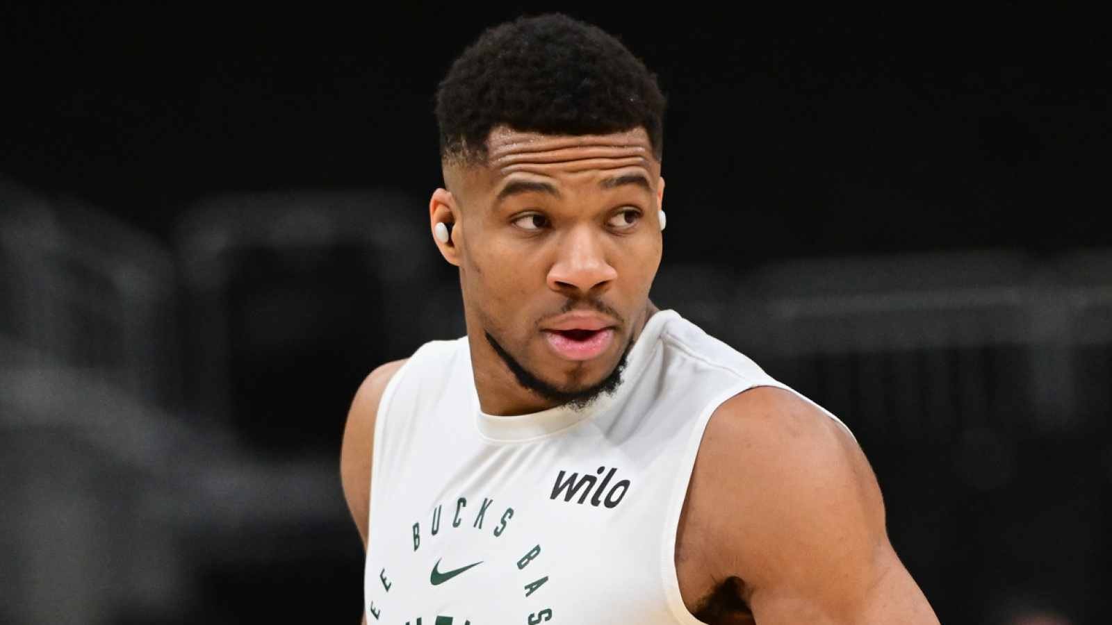 https://www.yardbarker.com/media/6/b/6b718b87020256d2b5975df875514af24665e5d8/thumb_16x9/report-knicks-signing-based-on-antetokounmpo.jpg?v=1