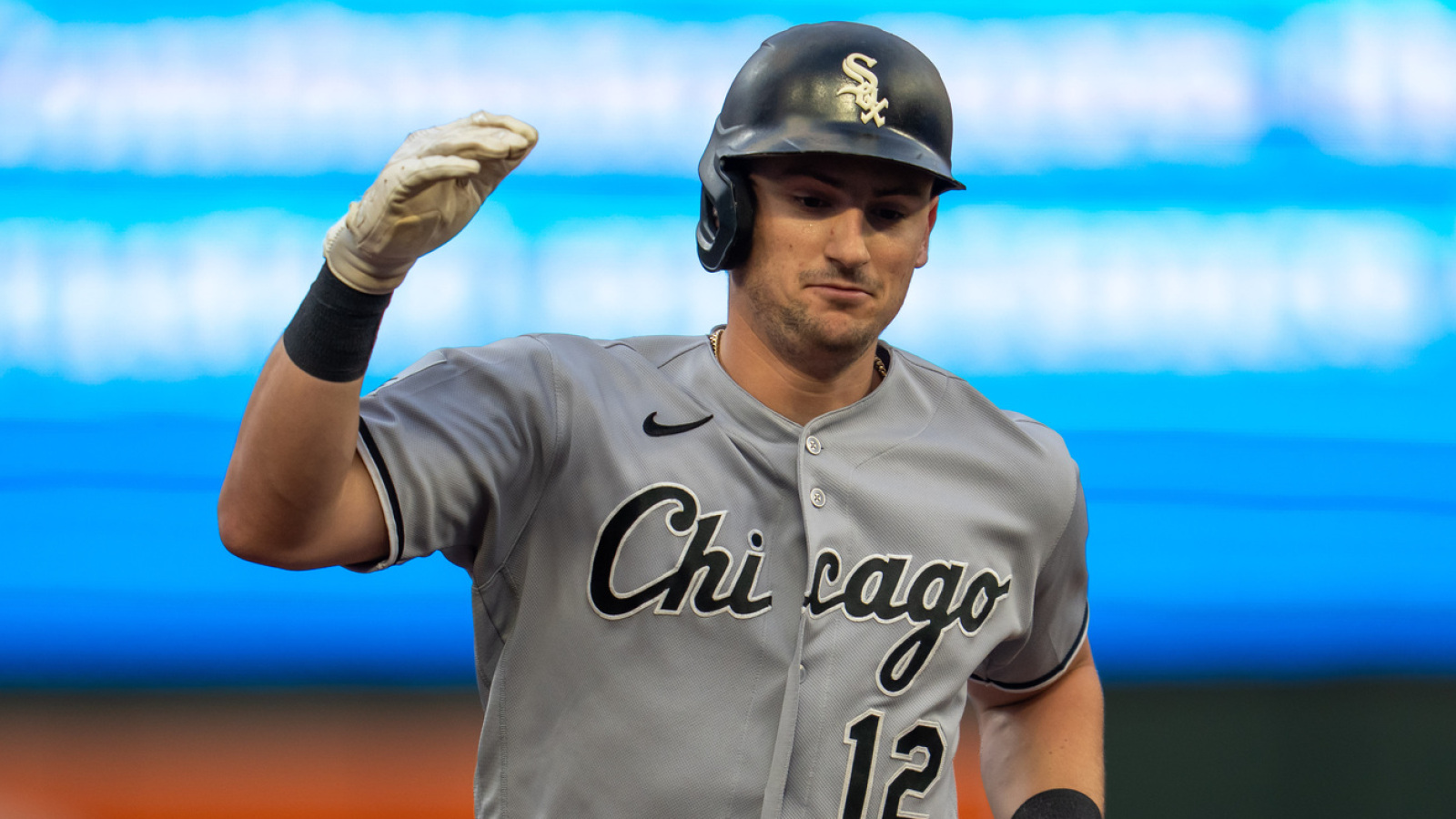 https://www.yardbarker.com/media/6/b/6b8037979ca2a2868355e504a57e8ef60580ef0f/thumb_16x9/white-sox-shortstop-colson-montgomery-set-dubious.jpg?v=1