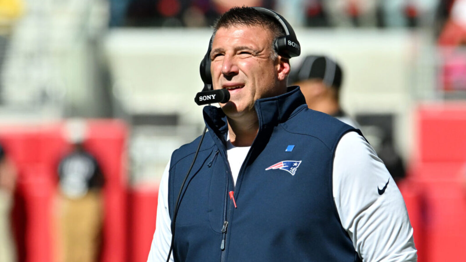 Patriots’ Mike Vrabel Drops Big Update on Potential WR Trade | Yardbarker