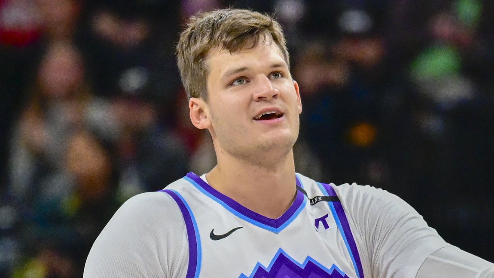 https://www.yardbarker.com/media/6/c/6c11dc91c6bd8eedb4e287f7e3493a4fbaa55607/thumb_16x9/lakers-big-massive-utah-jazz-trade.jpg?v=1