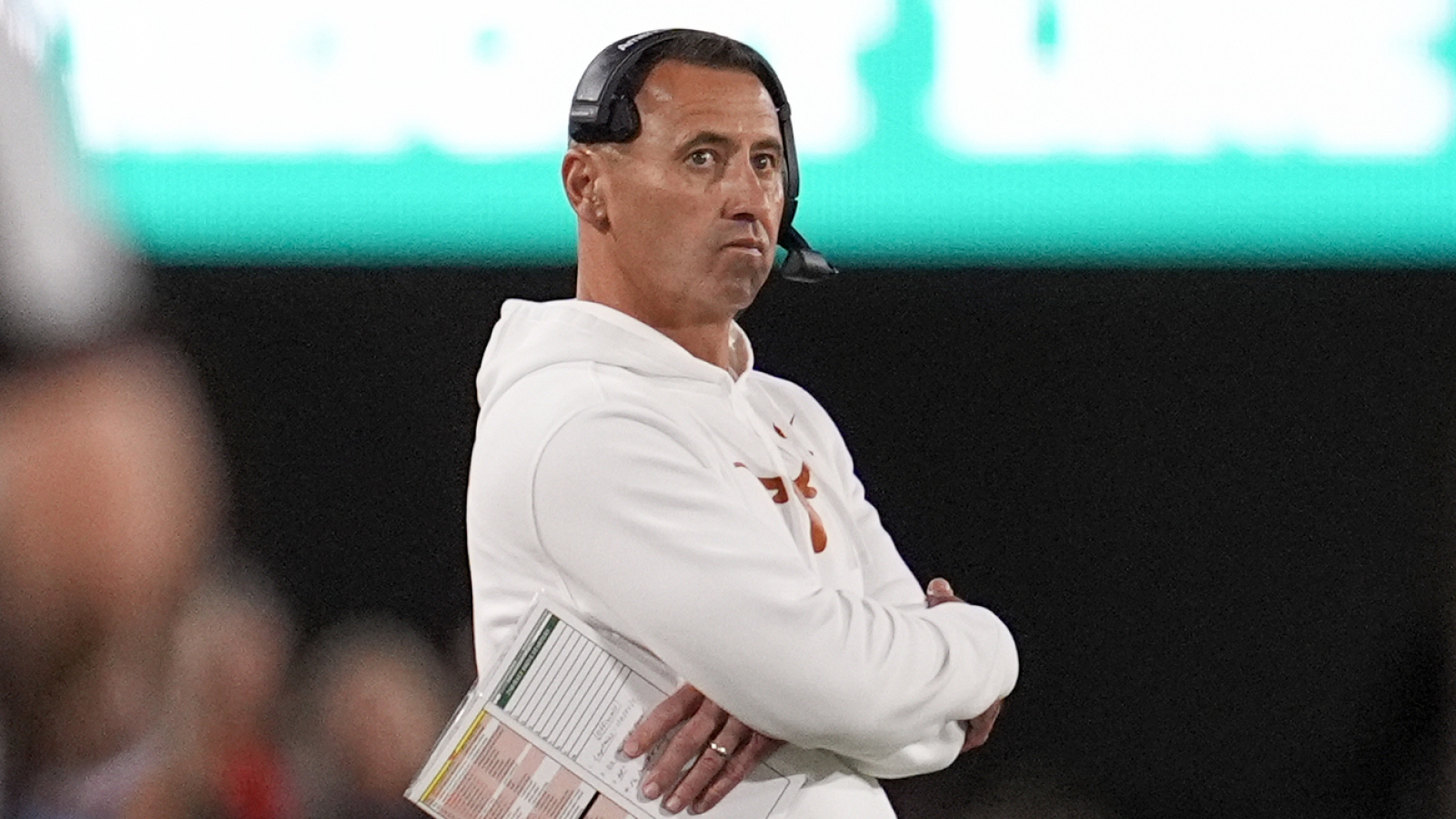 https://www.yardbarker.com/media/6/c/6c2a7dca341086bb3aaa01ab1620f4a51e60880e/thumb_16x9/texas-steve-sarkisian-rips-state-college-football.jpg?v=1