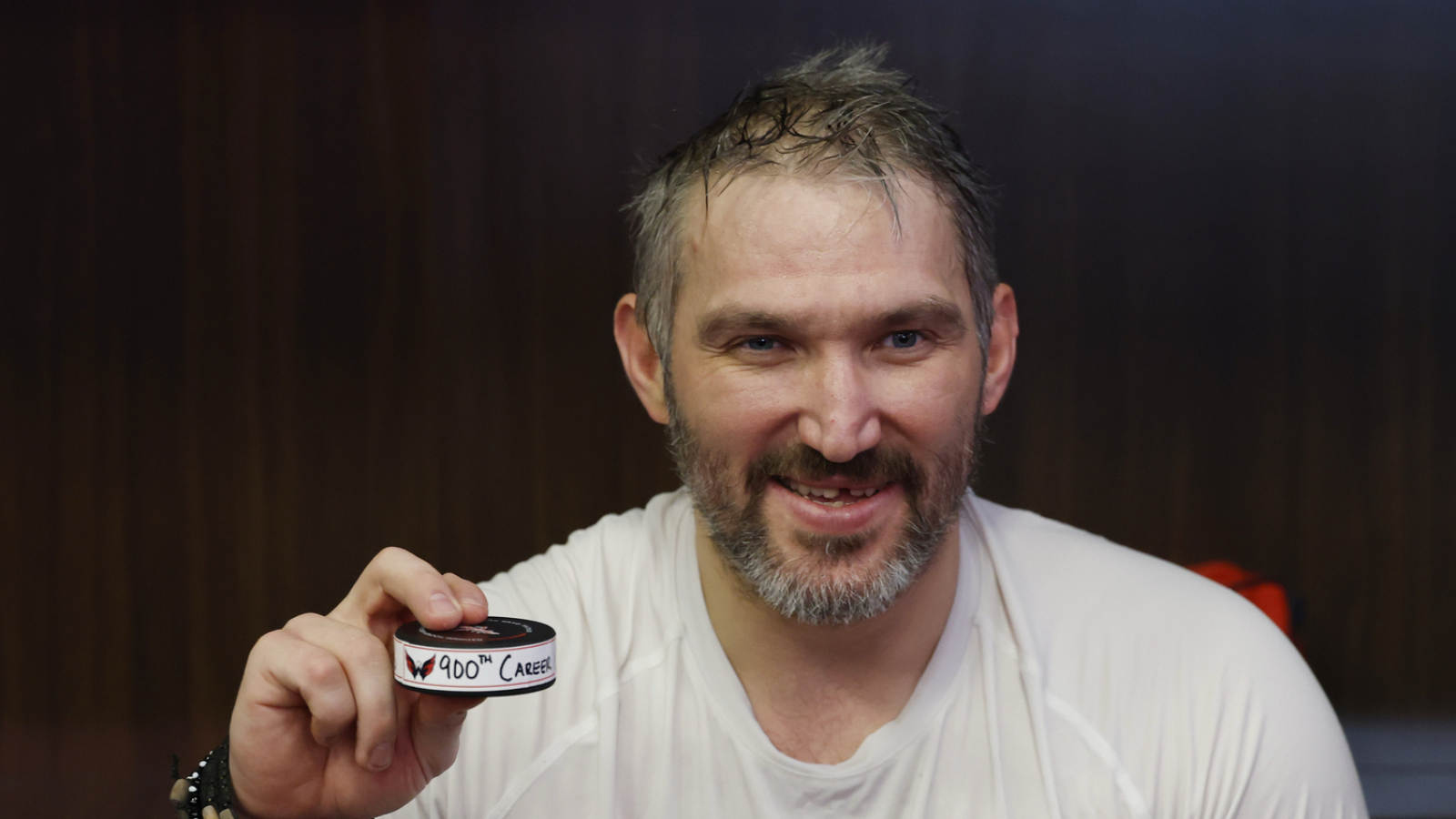 https://www.yardbarker.com/media/6/c/6c52bdf6a1ecfcb3a15a315bec397f58490908ad/thumb_16x9/scoring-900-goals-ovechkins-impressive-feat.jpg?v=1