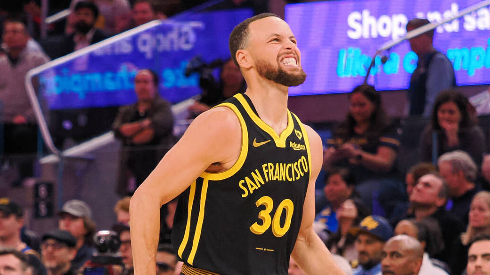 Stephen Curry suffers ankle injury
