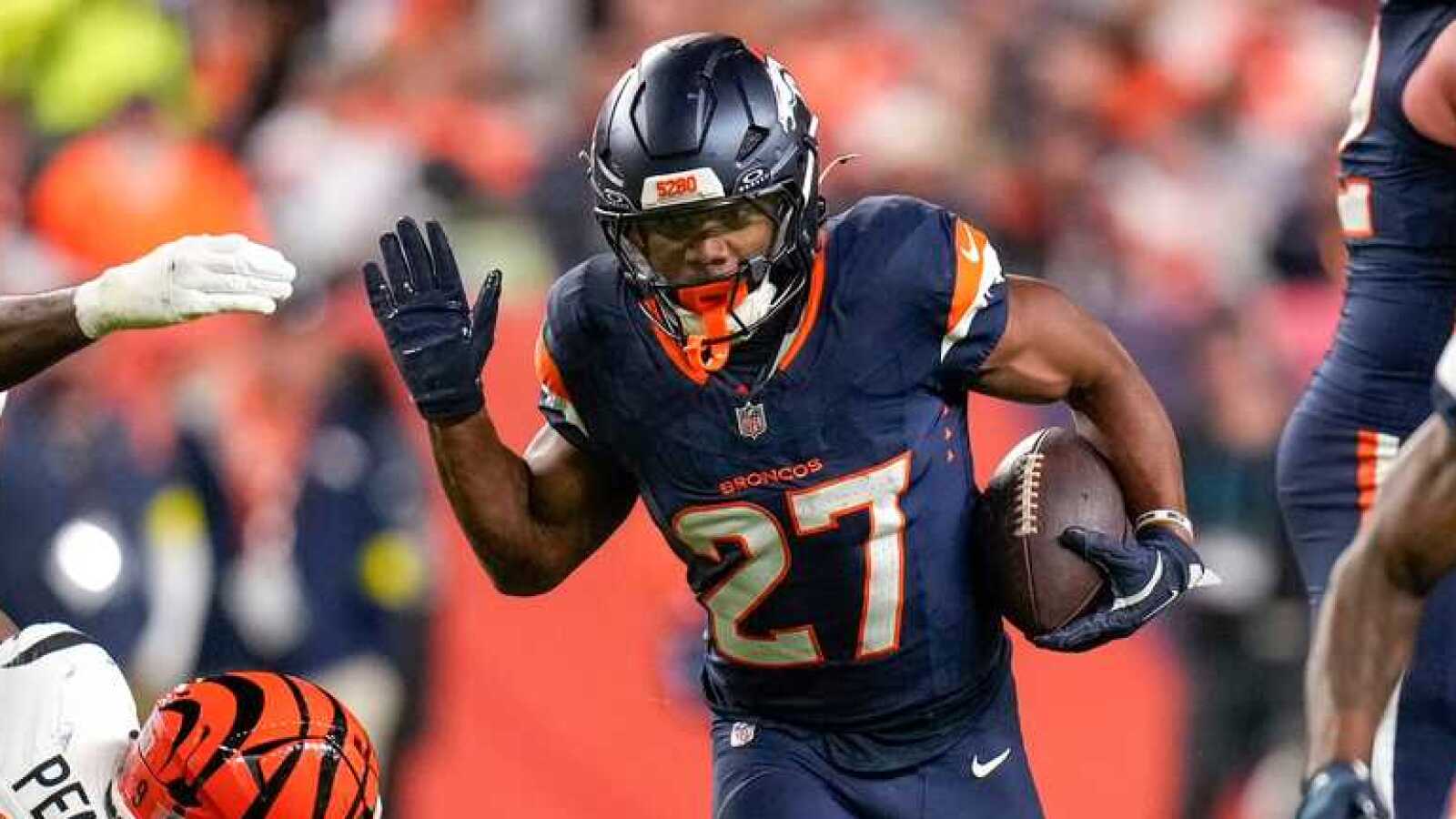 https://www.yardbarker.com/media/6/c/6c6b1e4549c3cfb8790dbf1222c70a419481293d/thumb_16x9/broncos-rb-ends-denvers-drought-100-yard-rusher.jpg?v=1