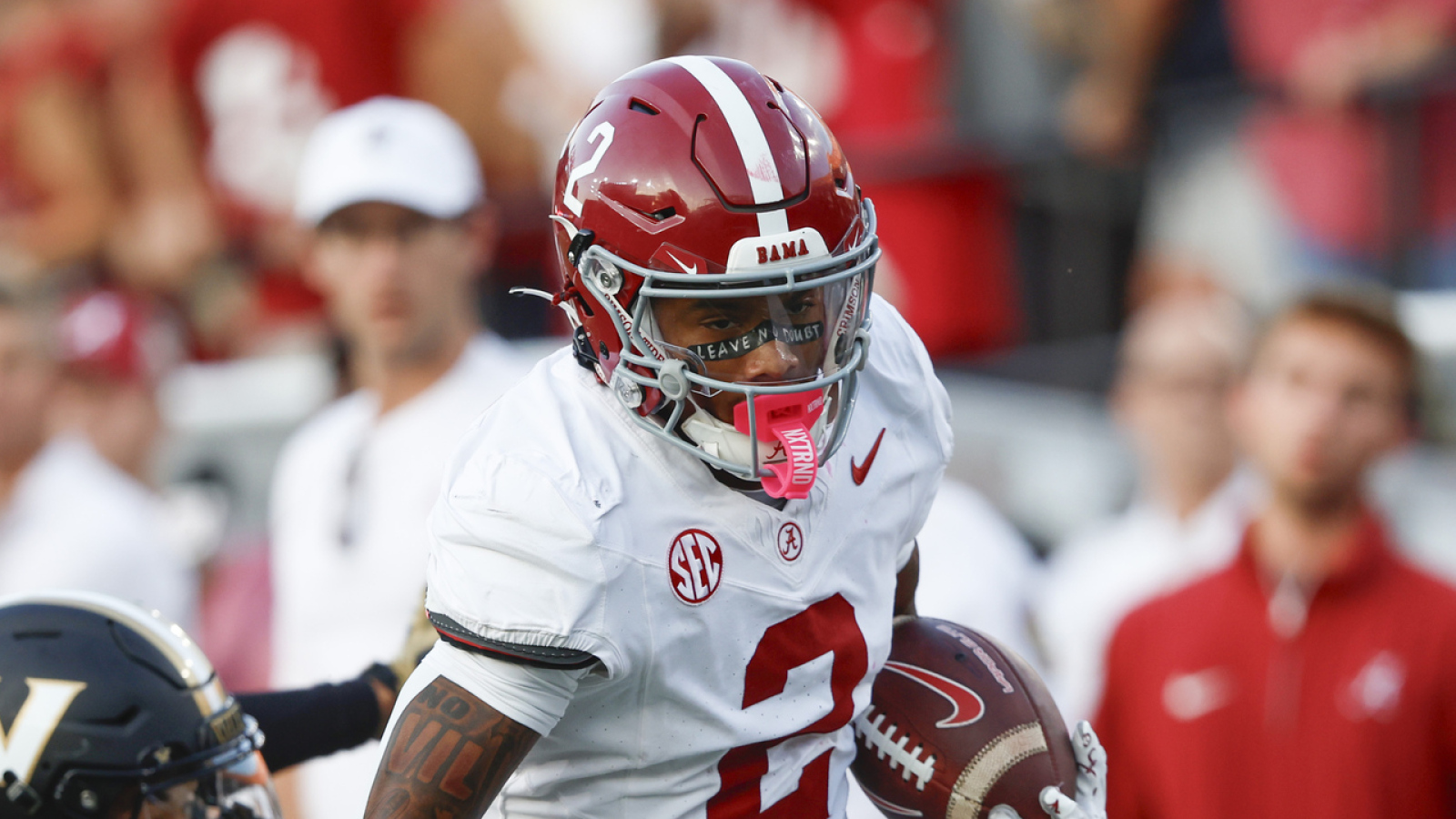 https://www.yardbarker.com/media/6/c/6cda8095e0330b9073393fbe1969acb94aff548d/thumb_16x9/10-bold-predictions-2025-college-football-season.jpg?v=1