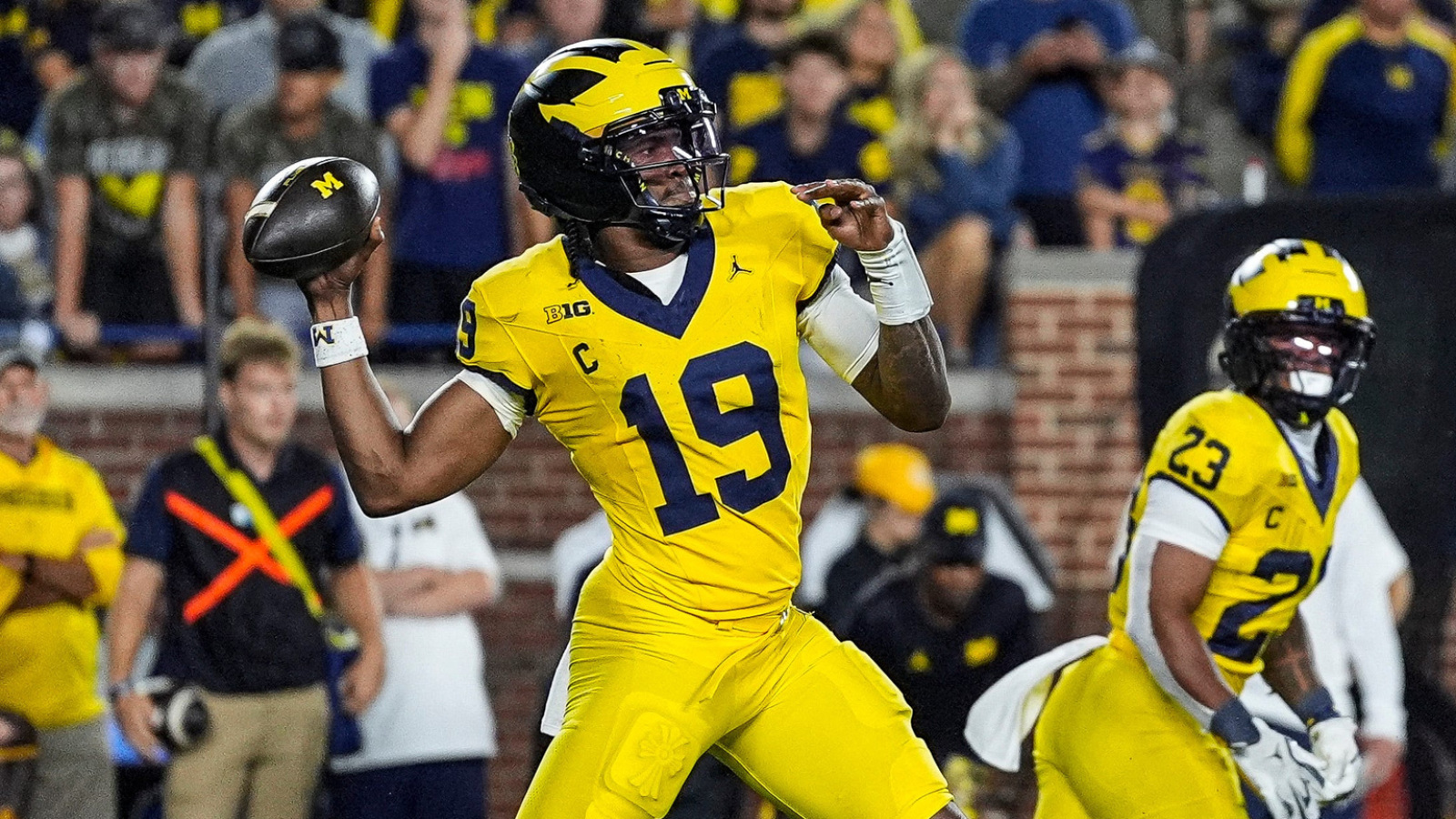 https://www.yardbarker.com/media/6/d/6d67dde80f775bd98dc57c72268e7ed8589fa7d6/thumb_16x9/michigan-quarterback-bryce-underwood-19-makes.jpg?v=1