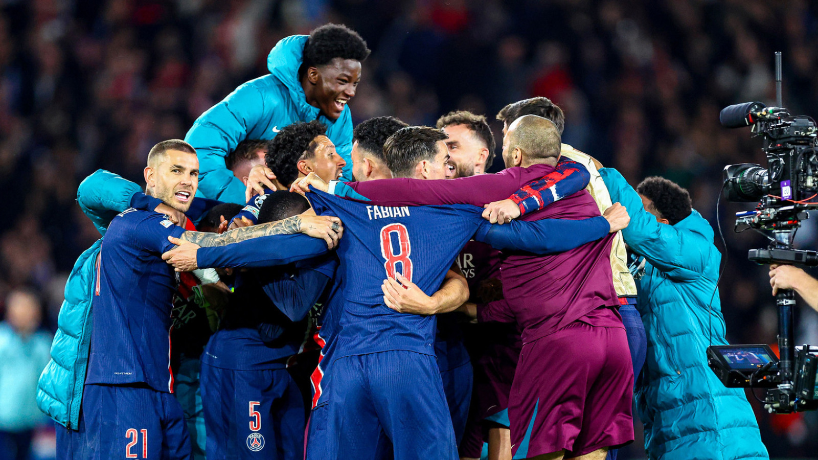 https://www.yardbarker.com/media/6/d/6d8cfb474fe64a35232853e1e3ee39ffd6fbfc69/thumb_16x9/psg-defeats-arsenal-earn-spot-champions-league.jpg?v=1