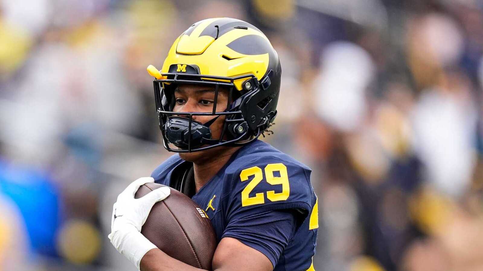 https://www.yardbarker.com/media/6/d/6de57ba71a7336ef7bc8660555517e5a6a09b892/thumb_16x9/michigan-player-says-he-felt-disrespected-ryan-day.jpg?v=1