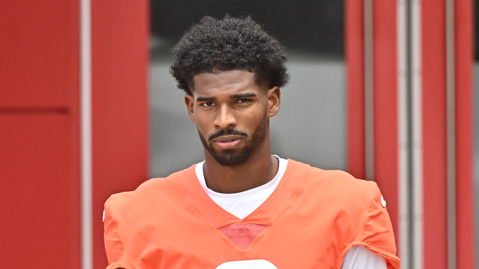 https://www.yardbarker.com/media/6/e/6e1ec25388d5732718fb40767d498f2e8a7b1dc5/thumb_16x9/former-nfl-star-reveals-two-ideal-landing-spots.jpg?v=1