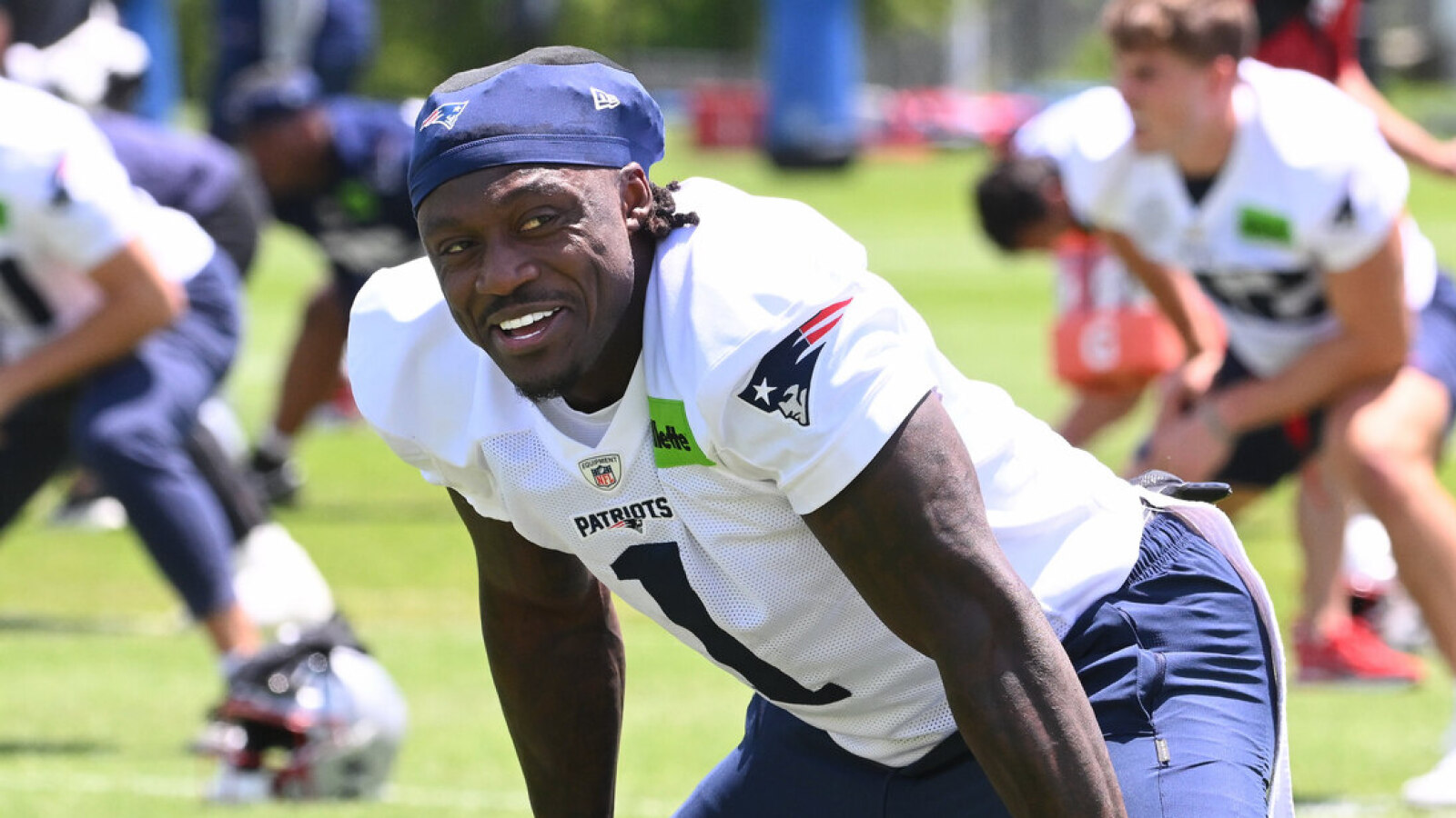 https://www.yardbarker.com/media/6/e/6e78fbb28ff6f0616a7bfdb50f3cd4adad26e1c9/thumb_16x9/season-receiving-leaders-nfl-team-quiz.jpg?v=1